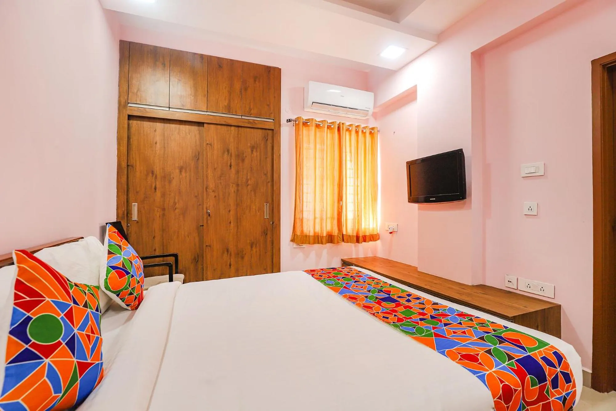 Bed in FabHotel Hathvik Park