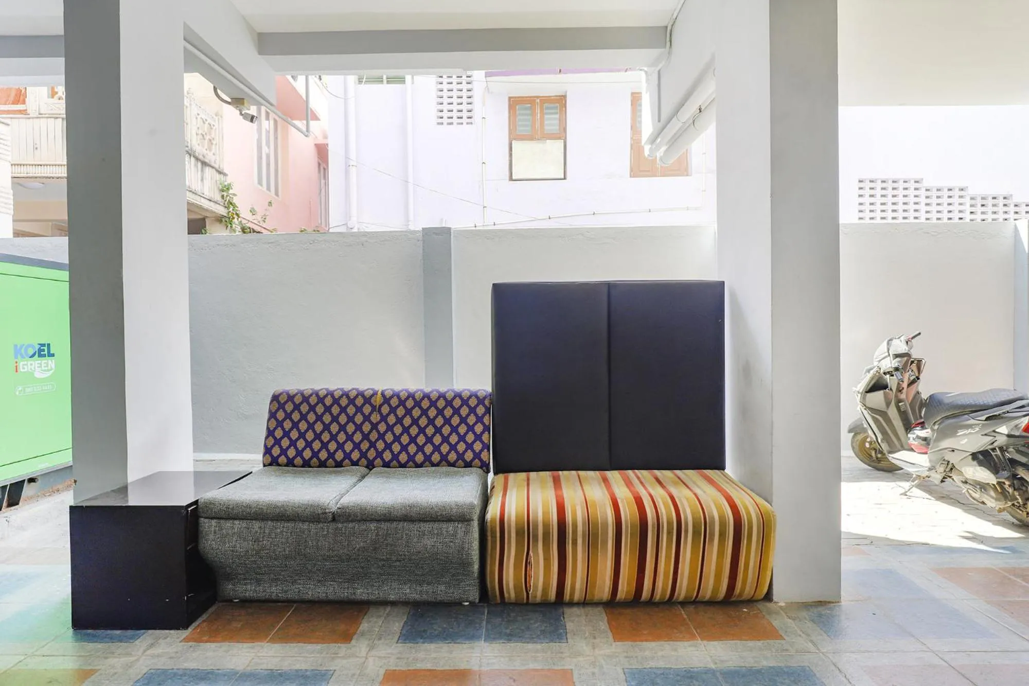 Seating area in FabHotel Hathvik Park