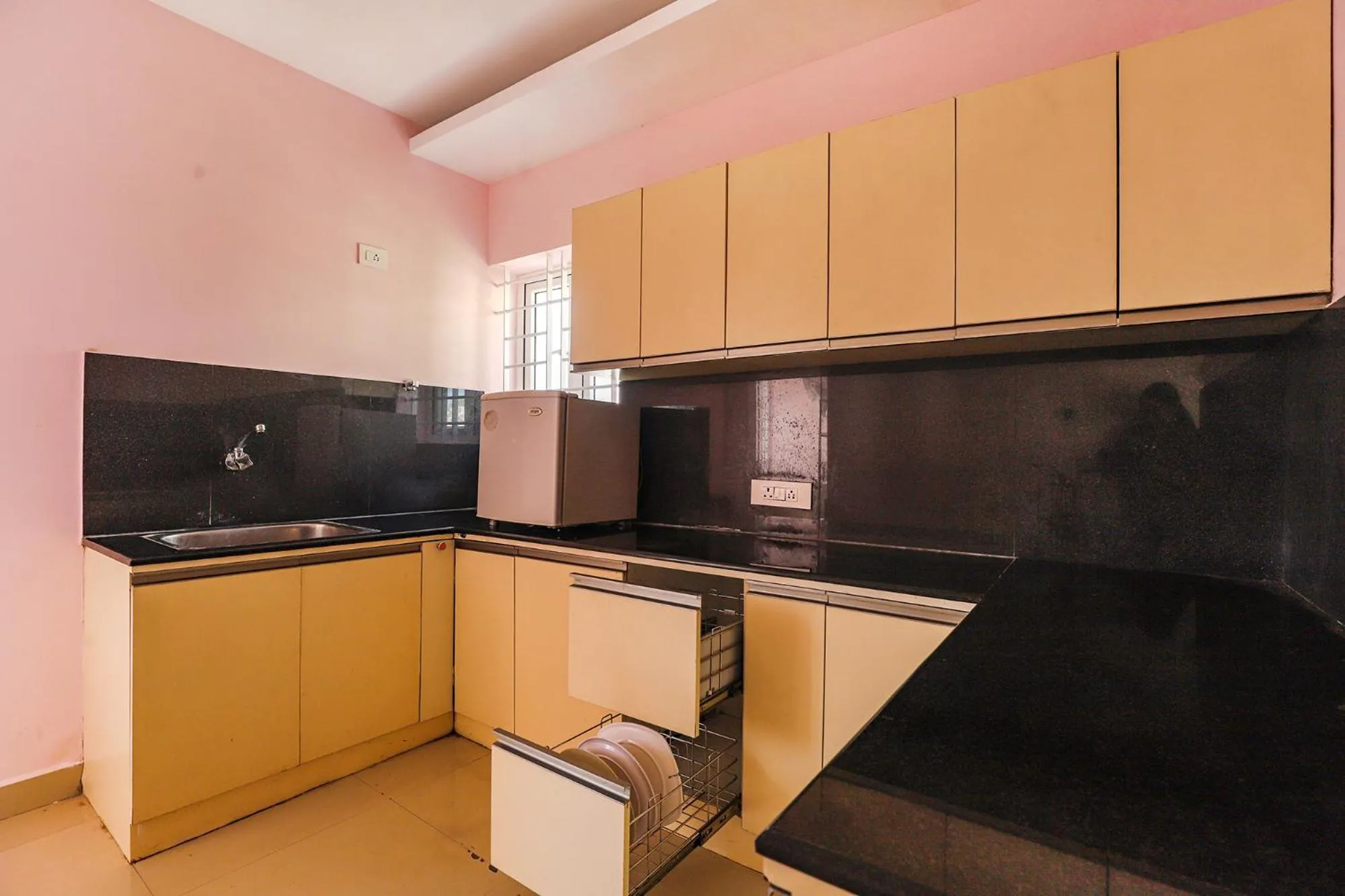 Kitchen or kitchenette in FabHotel Hathvik Park