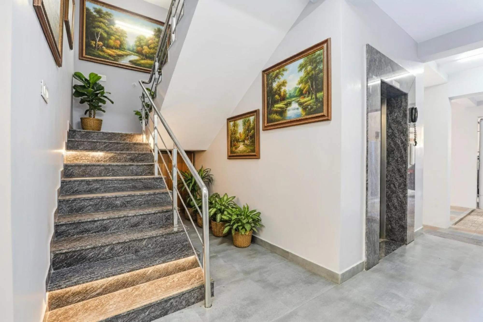 Lobby or reception in FabHotel Hathvik Park