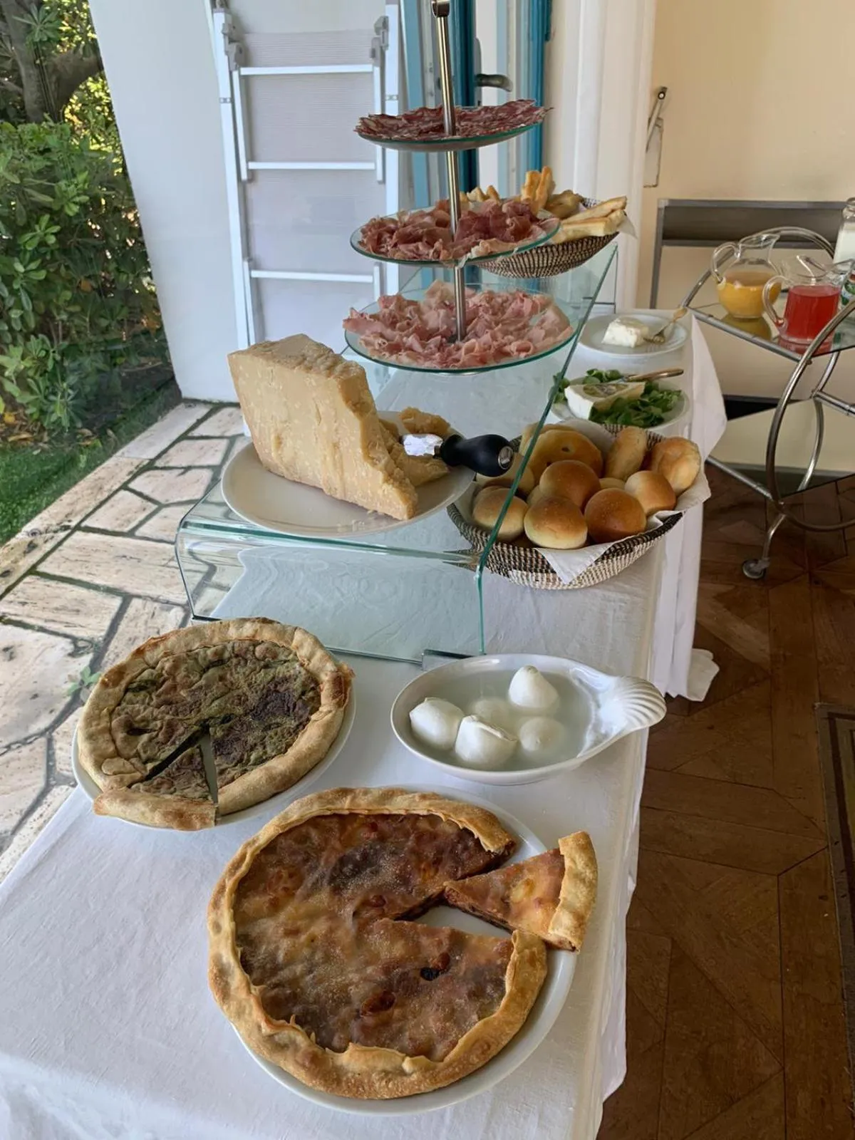 Breakfast in Villa Domus 1938