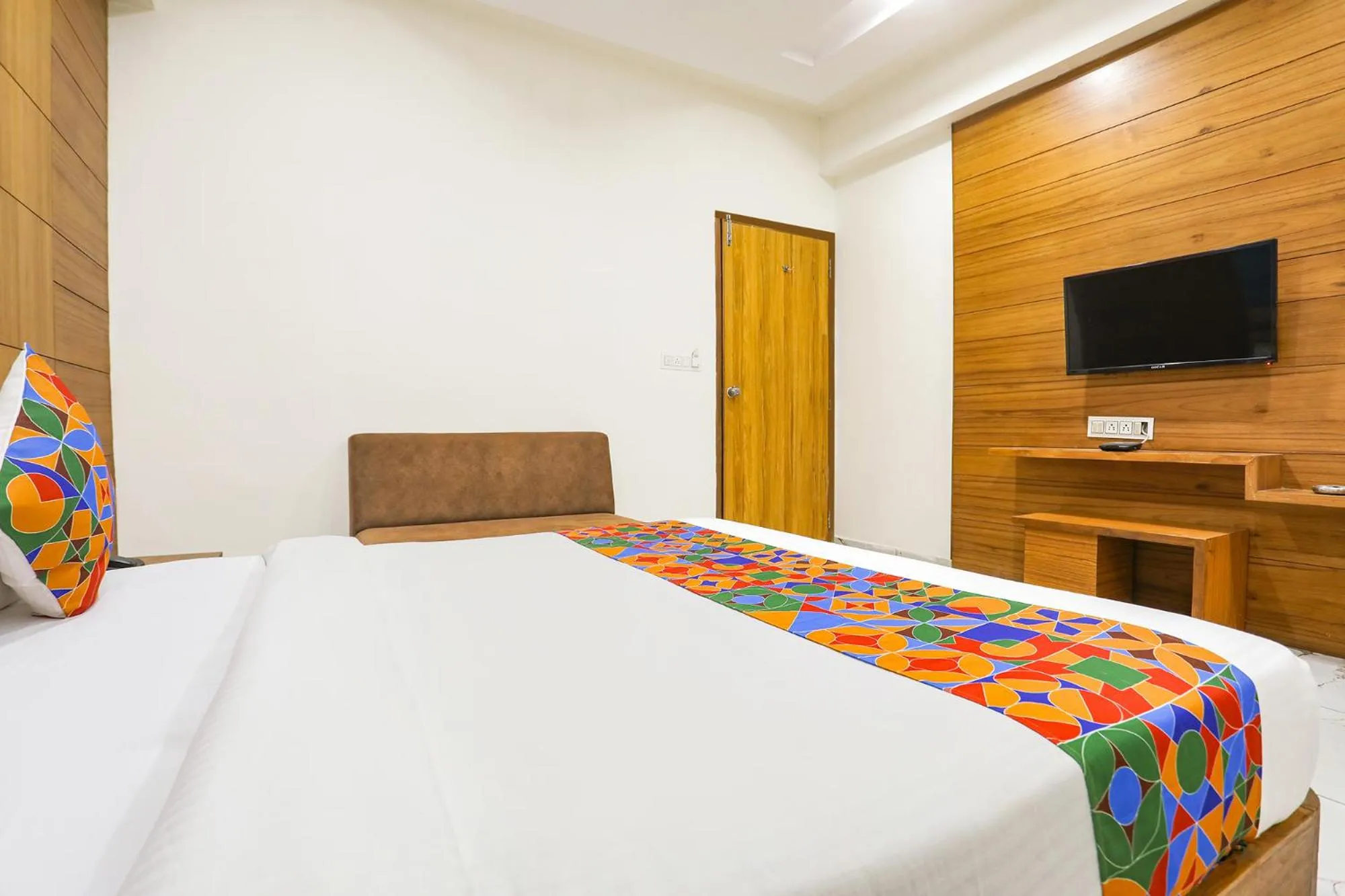 FabHotel Raj Villa - Nr SG Highway