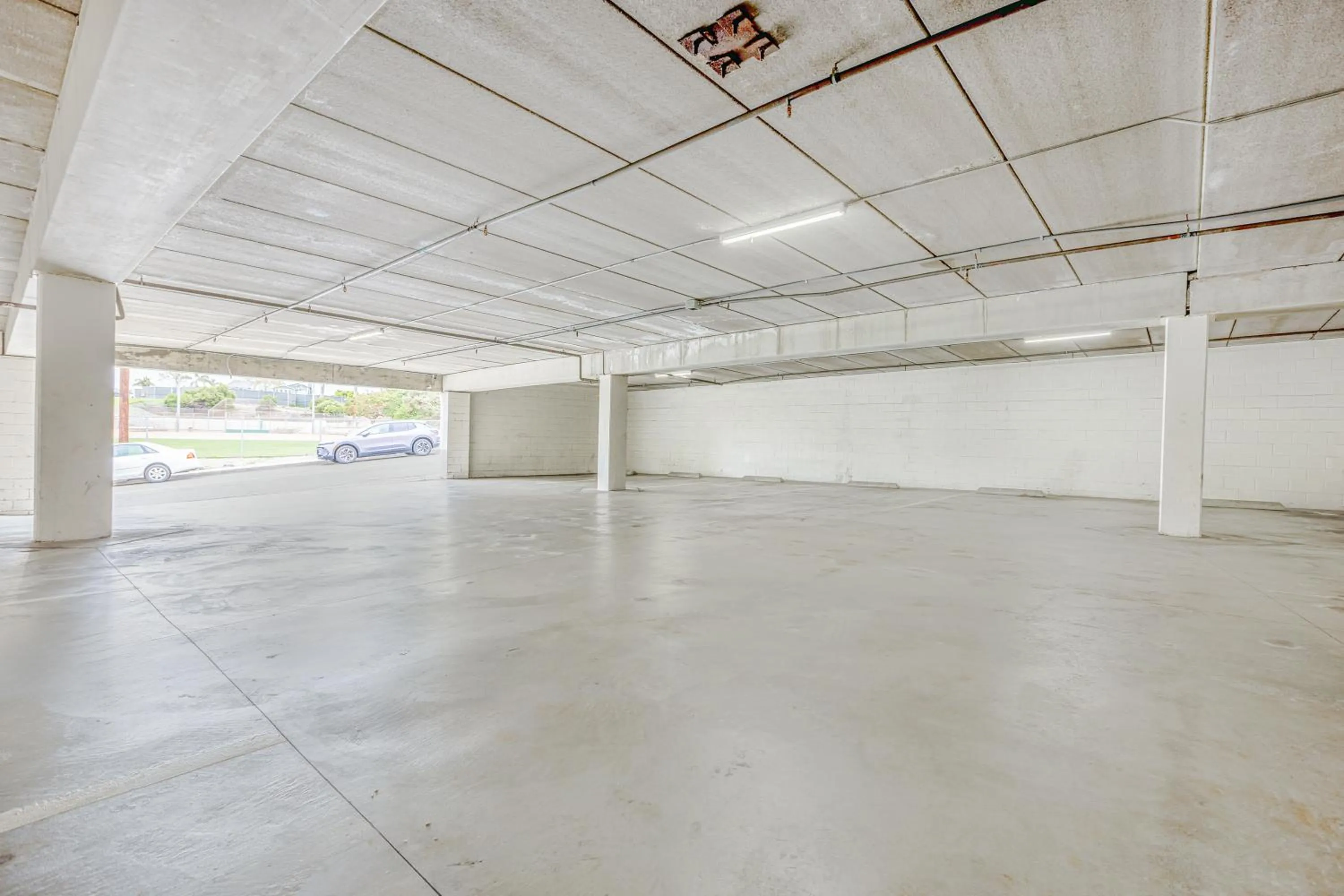 Parking in Hotel Avenida, San Clemente Beach