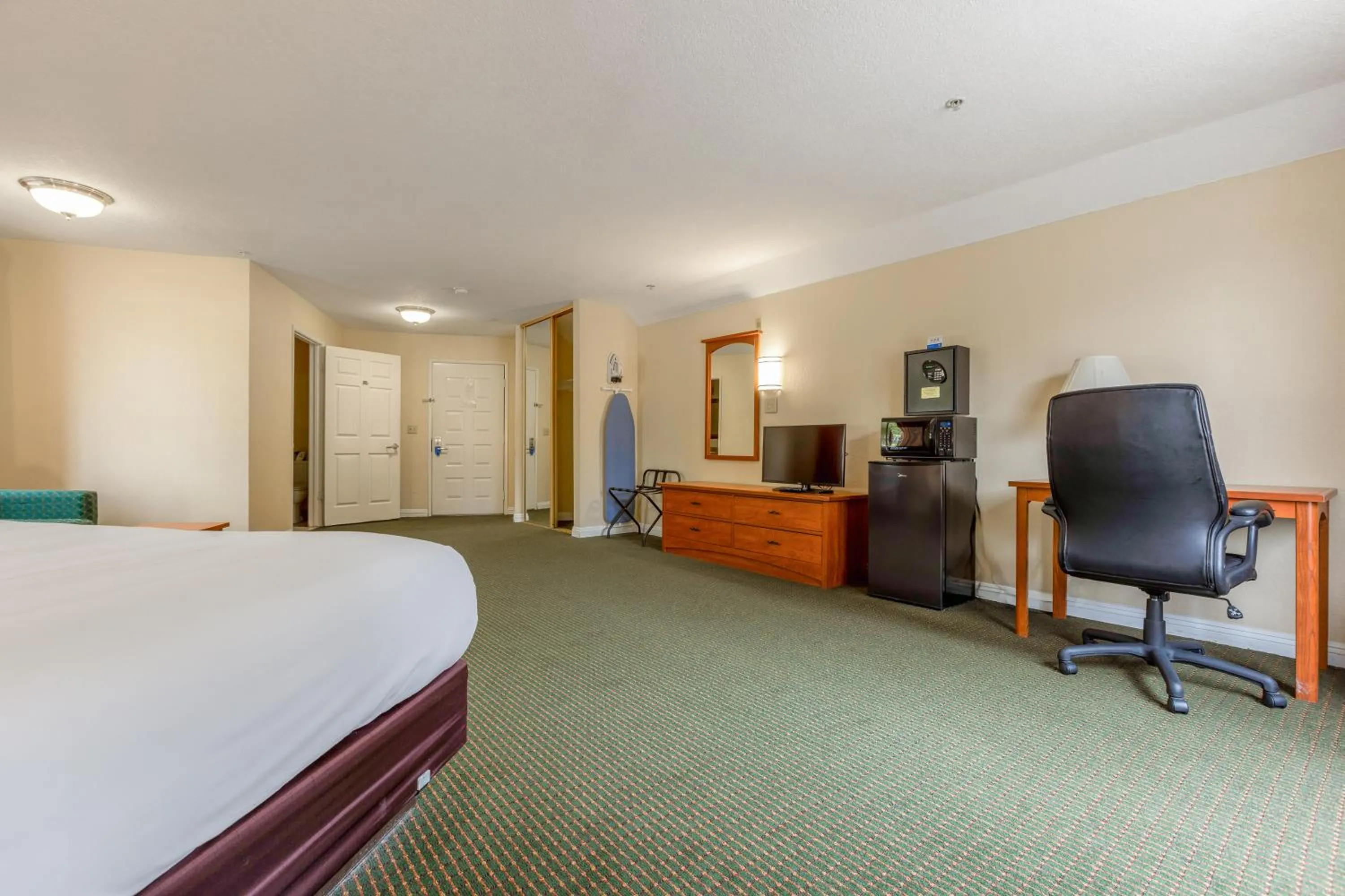 Bedroom, Bed in Hotel Avenida, San Clemente Beach