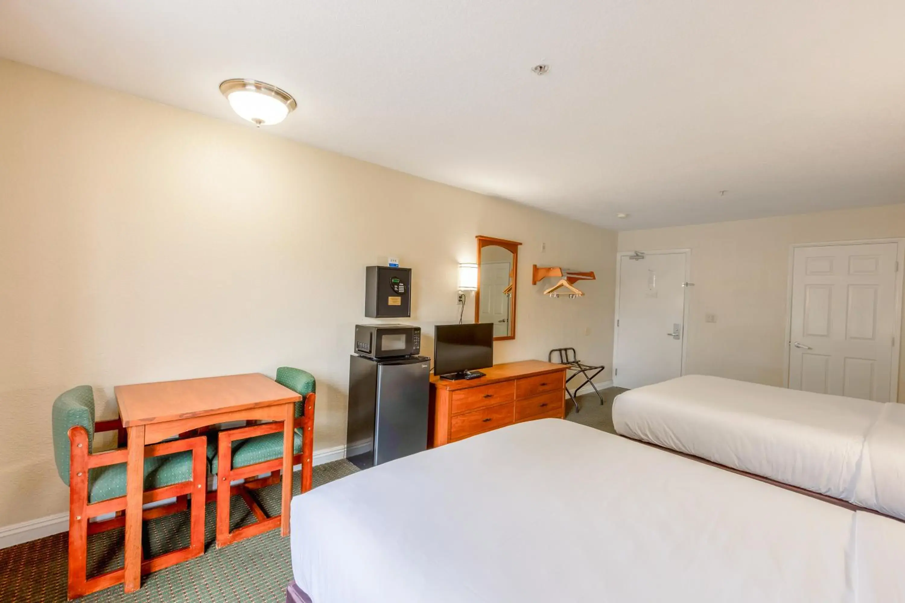 Bedroom, Bed in Hotel Avenida, San Clemente Beach Bedroom, Bed in Hotel Avenida, San Clemente Beach