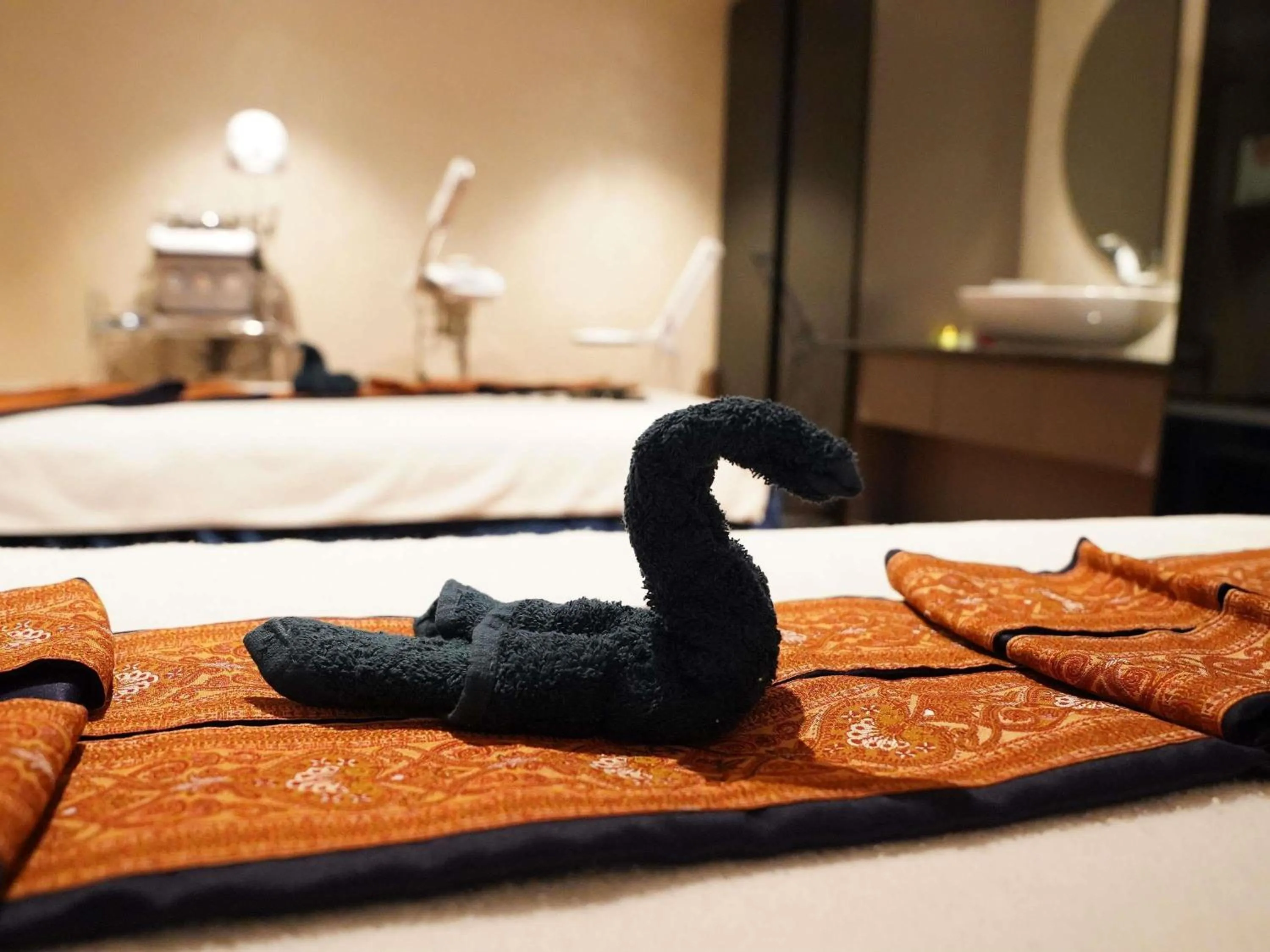 Spa and wellness centre/facilities, Bed in Movenpick Hotel Centaurus Islamabad