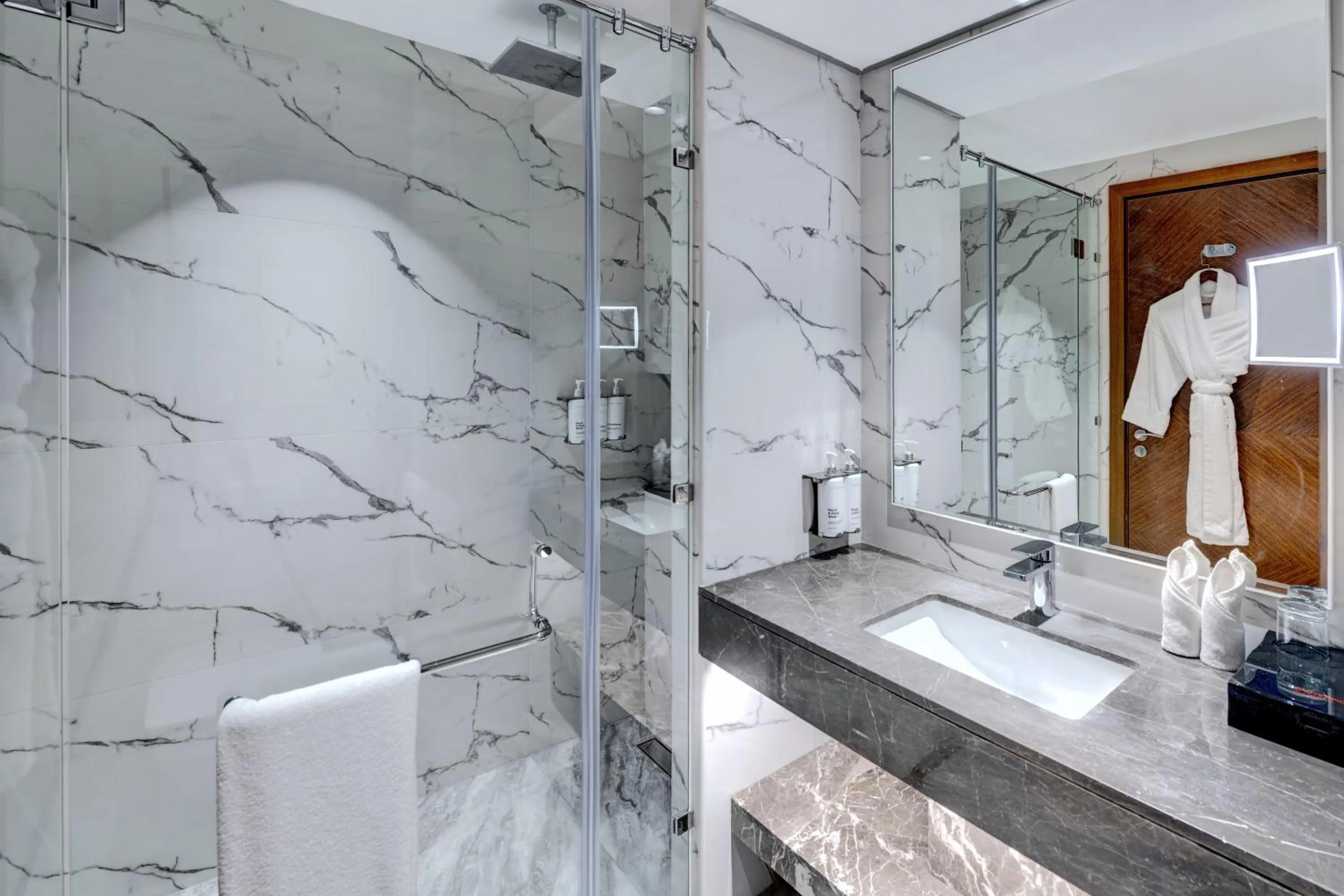 Shower in Movenpick Hotel Centaurus Islamabad