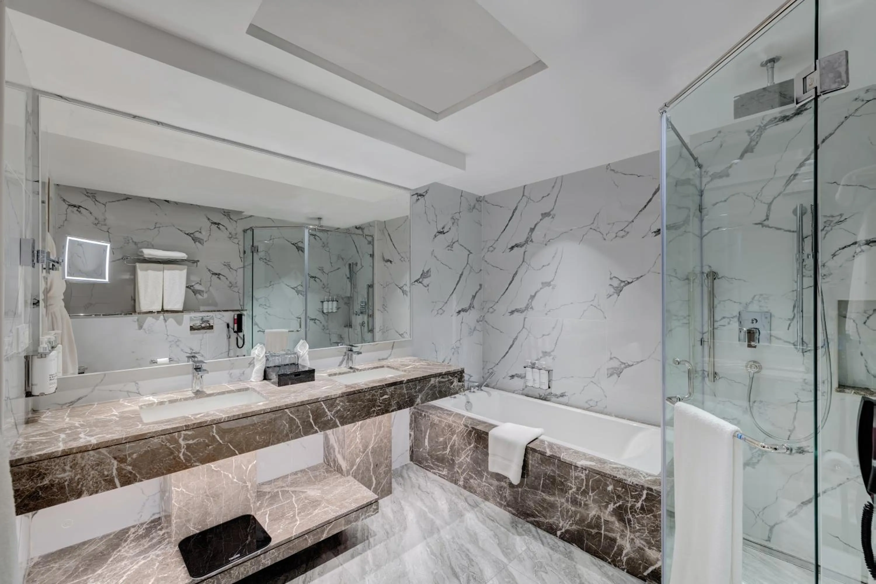 Shower in Movenpick Hotel Centaurus Islamabad