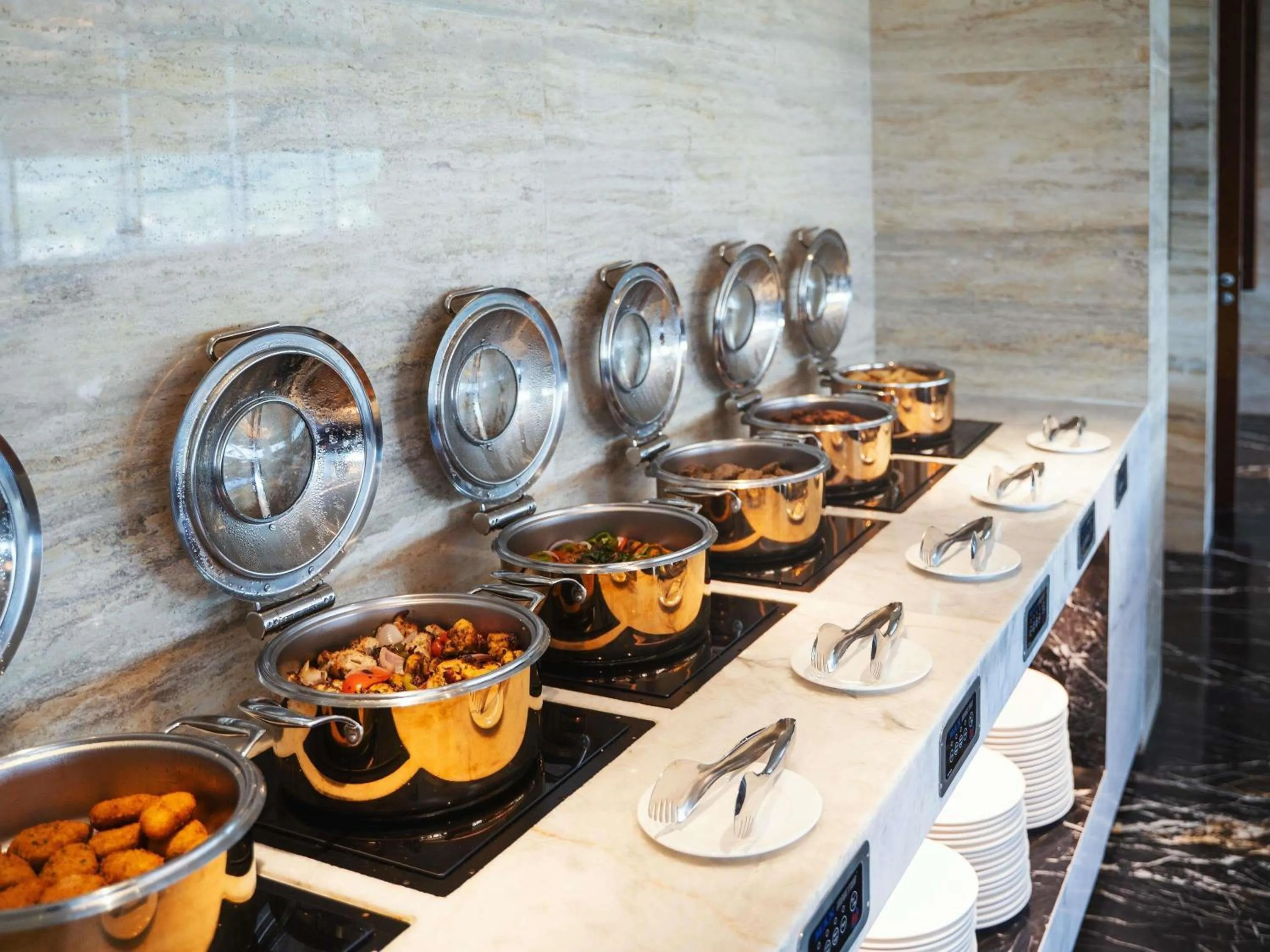 Restaurant/places to eat in Movenpick Hotel Centaurus Islamabad