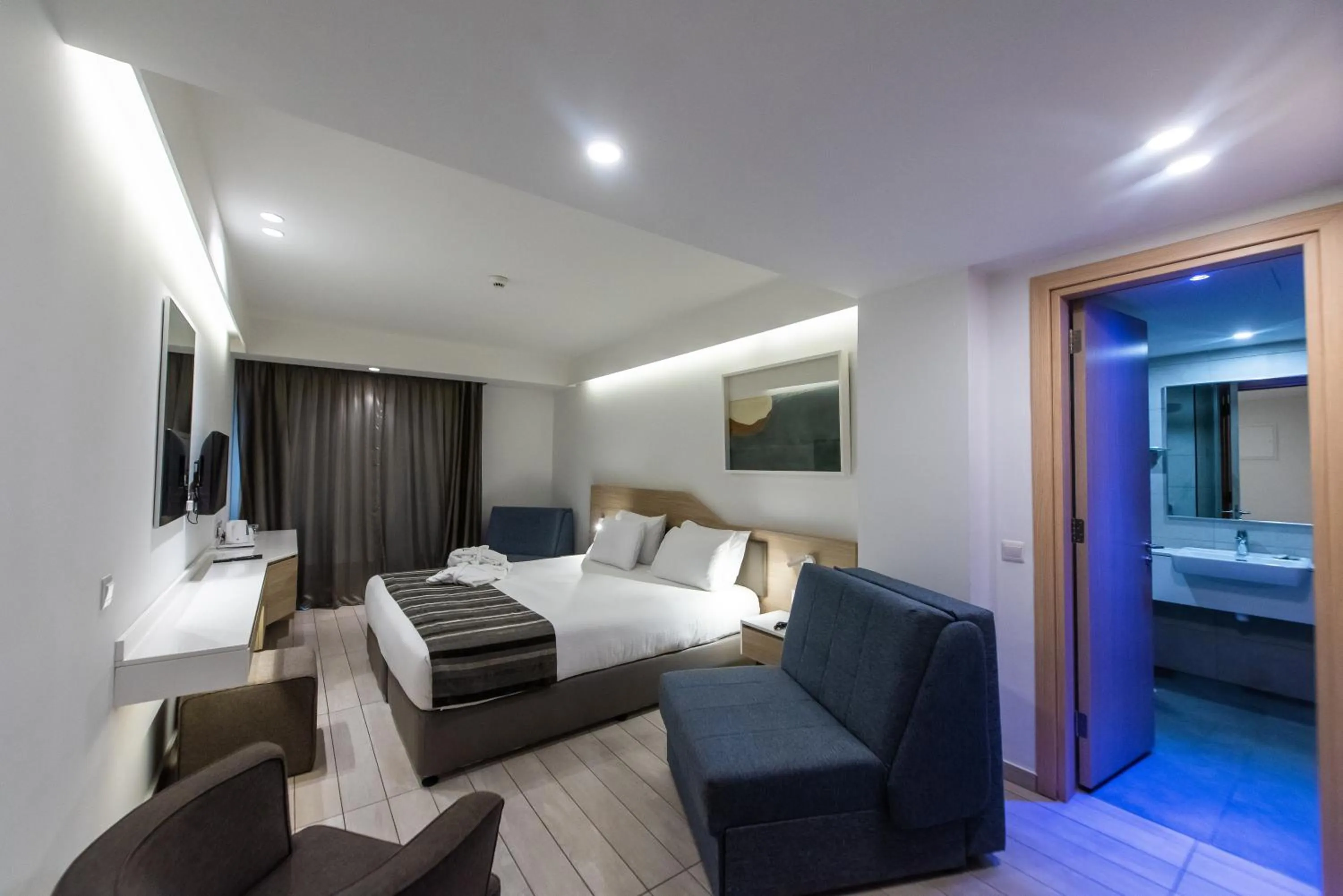 Photo of the whole room in Evalena Beach Hotel