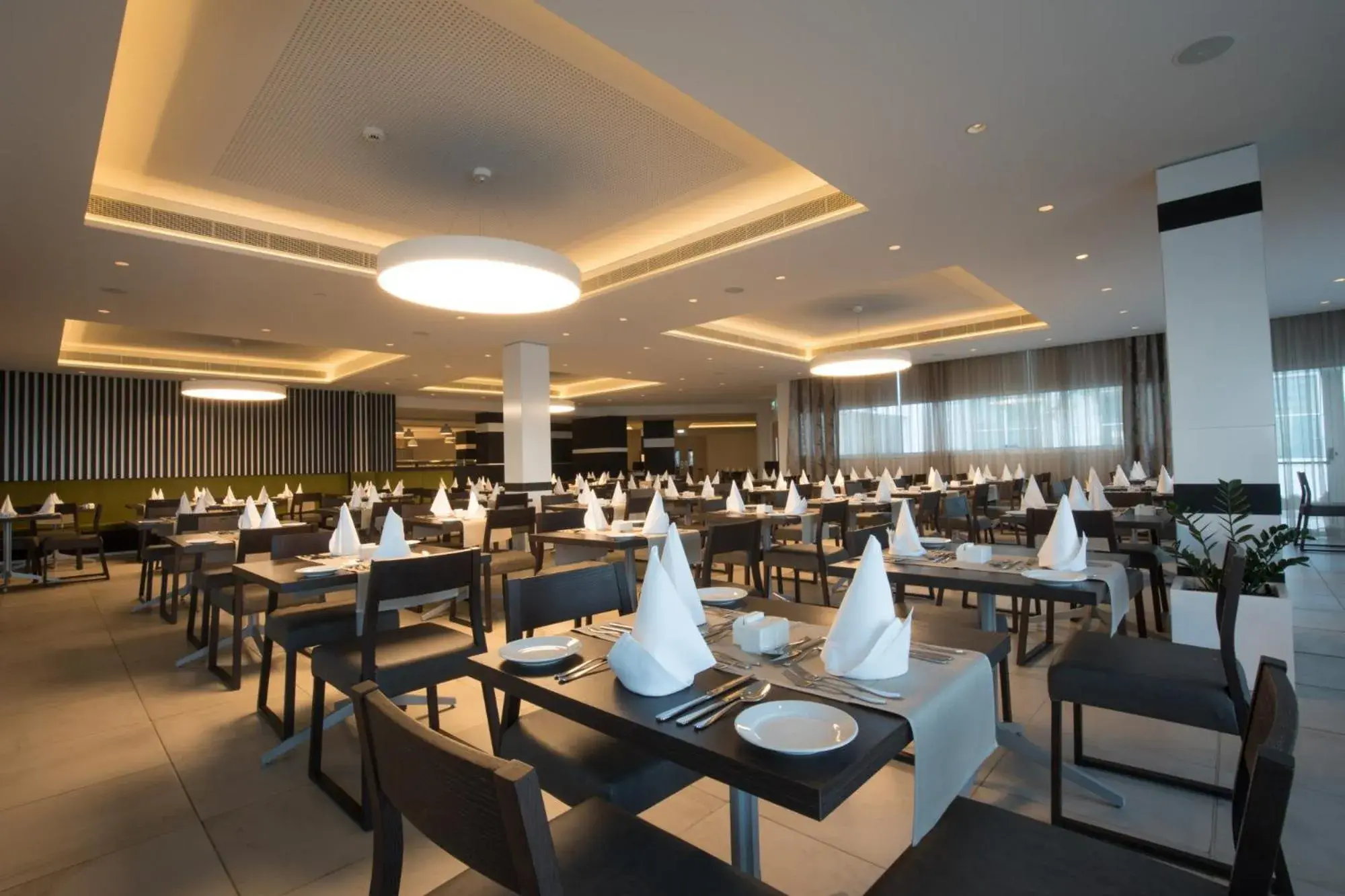 Restaurant/places to eat in Evalena Beach Hotel Restaurant/places to eat in Evalena Beach Hotel