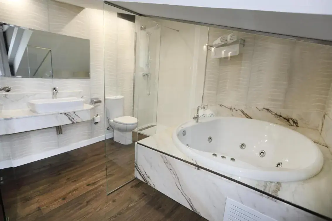 Suite with Spa Bath in Hotel Spa San Marcos Suite with Spa Bath in Hotel Spa San Marcos