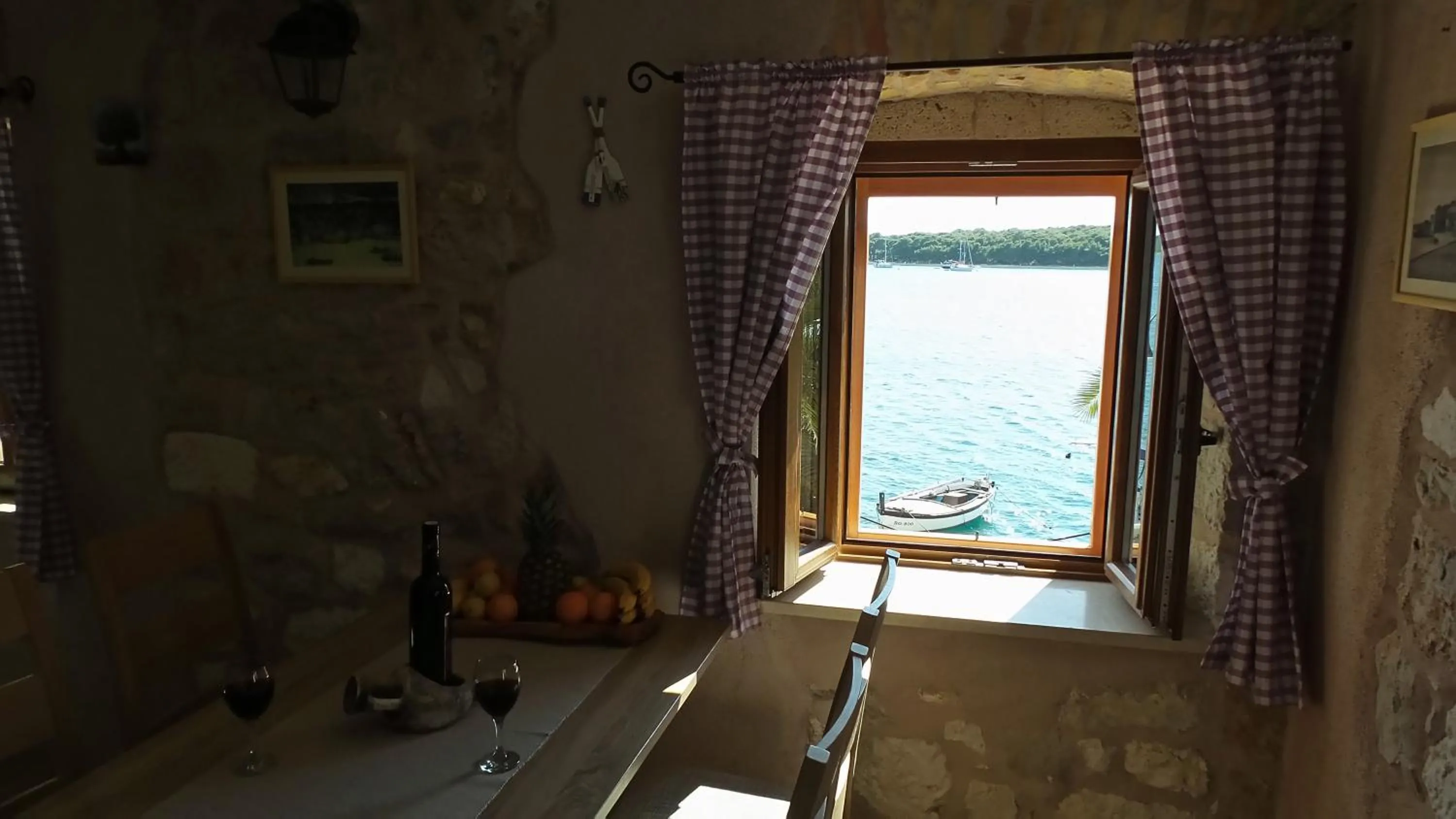Sea view, Bed in Apartments Dvor
