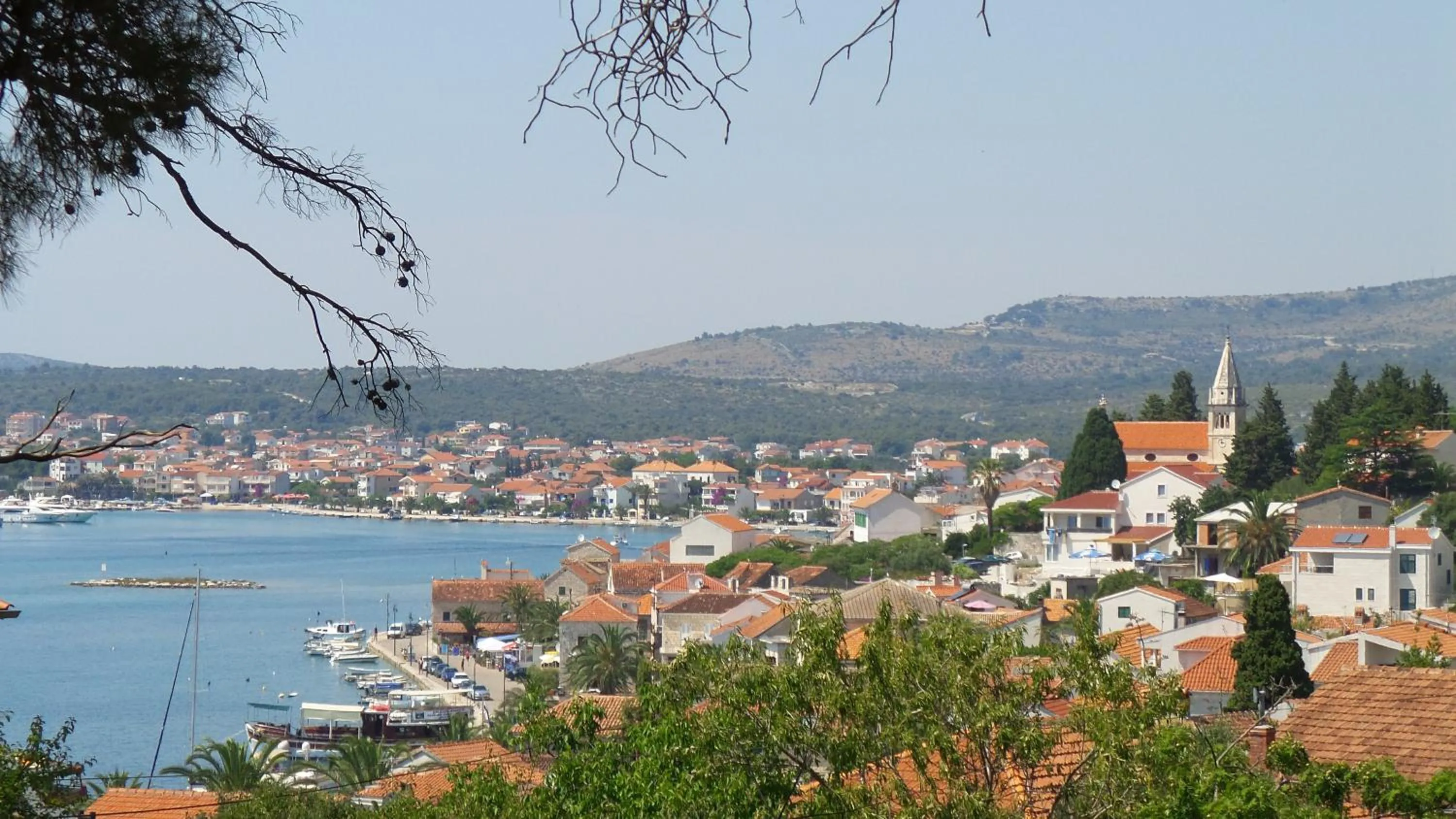 Neighbourhood in Apartments Dvor