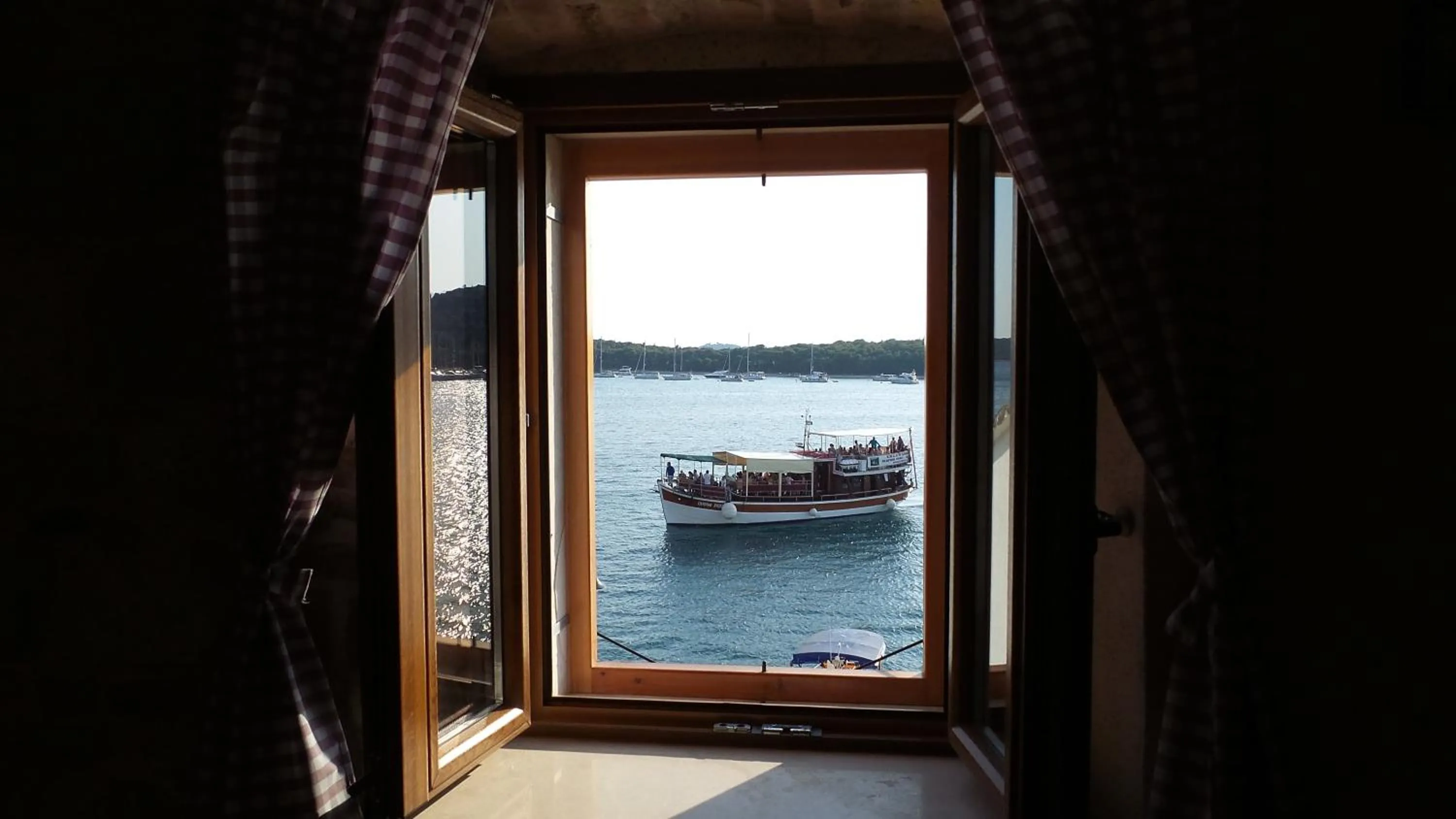 Sea view in Apartments Dvor