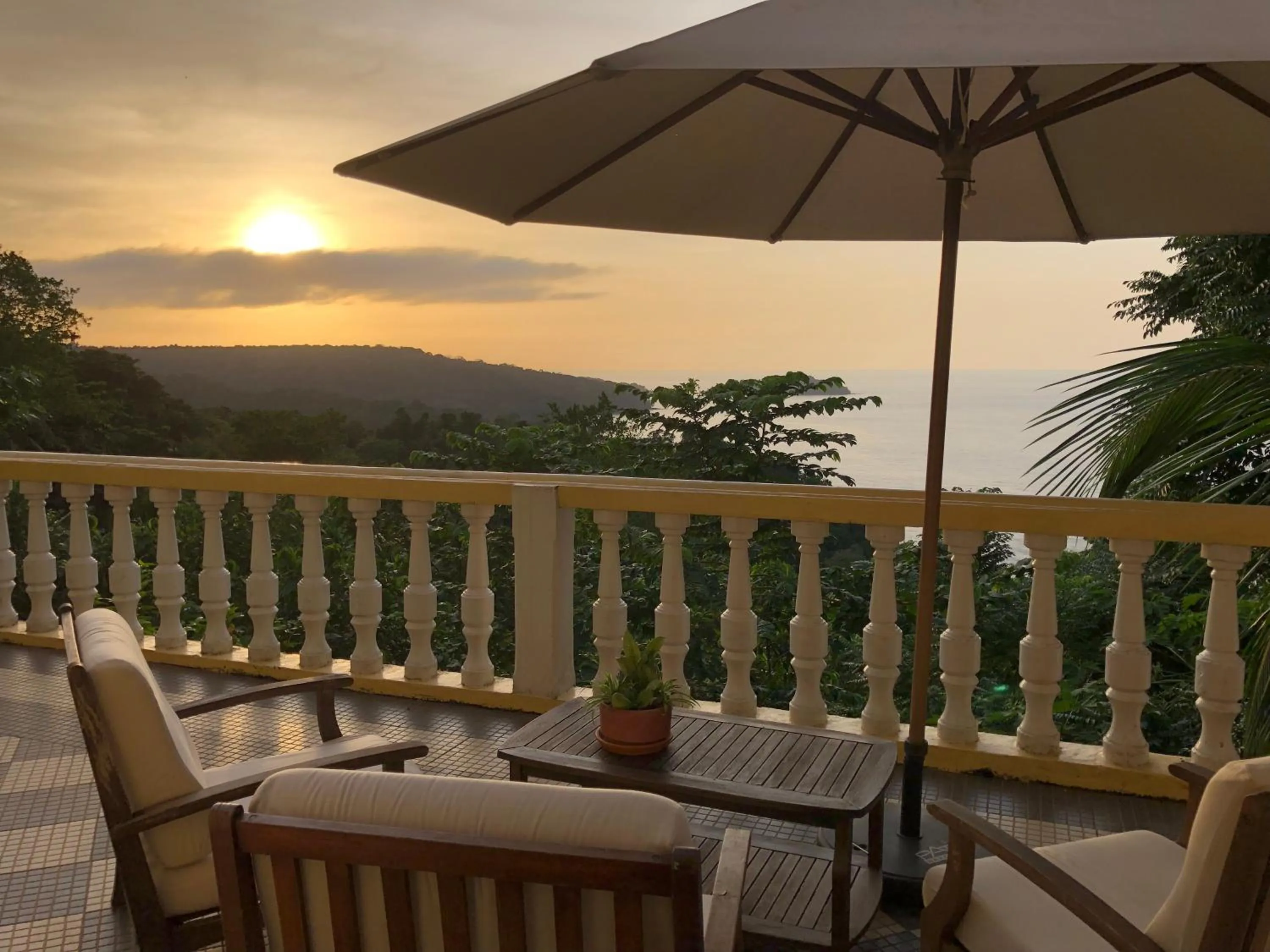 Restaurant/places to eat in Belo Monte Hotel and Museum