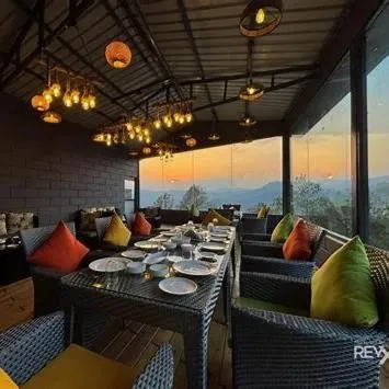 Restaurant/places to eat in Anupraas Resort