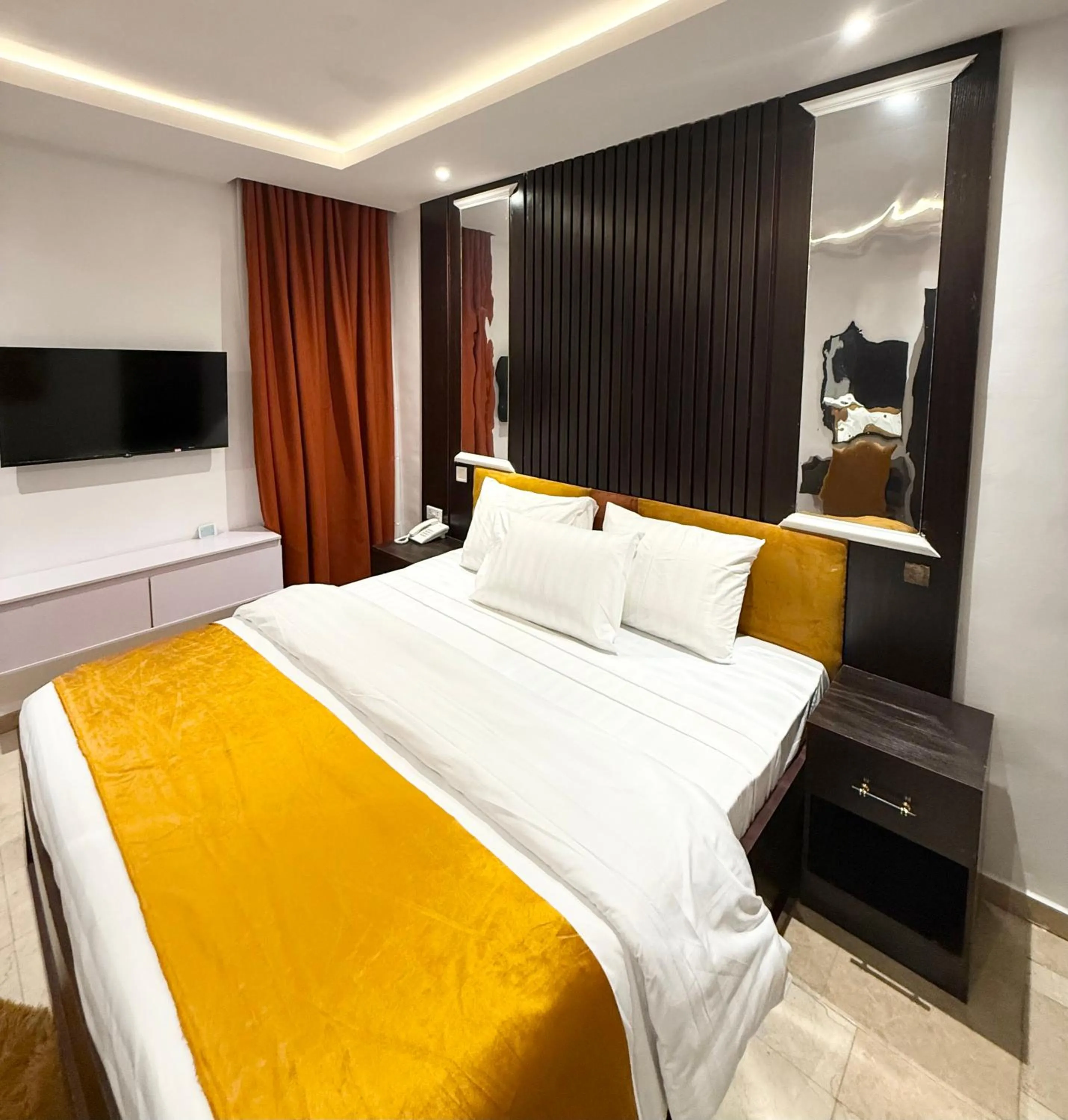 Bed in Amazon Msquare