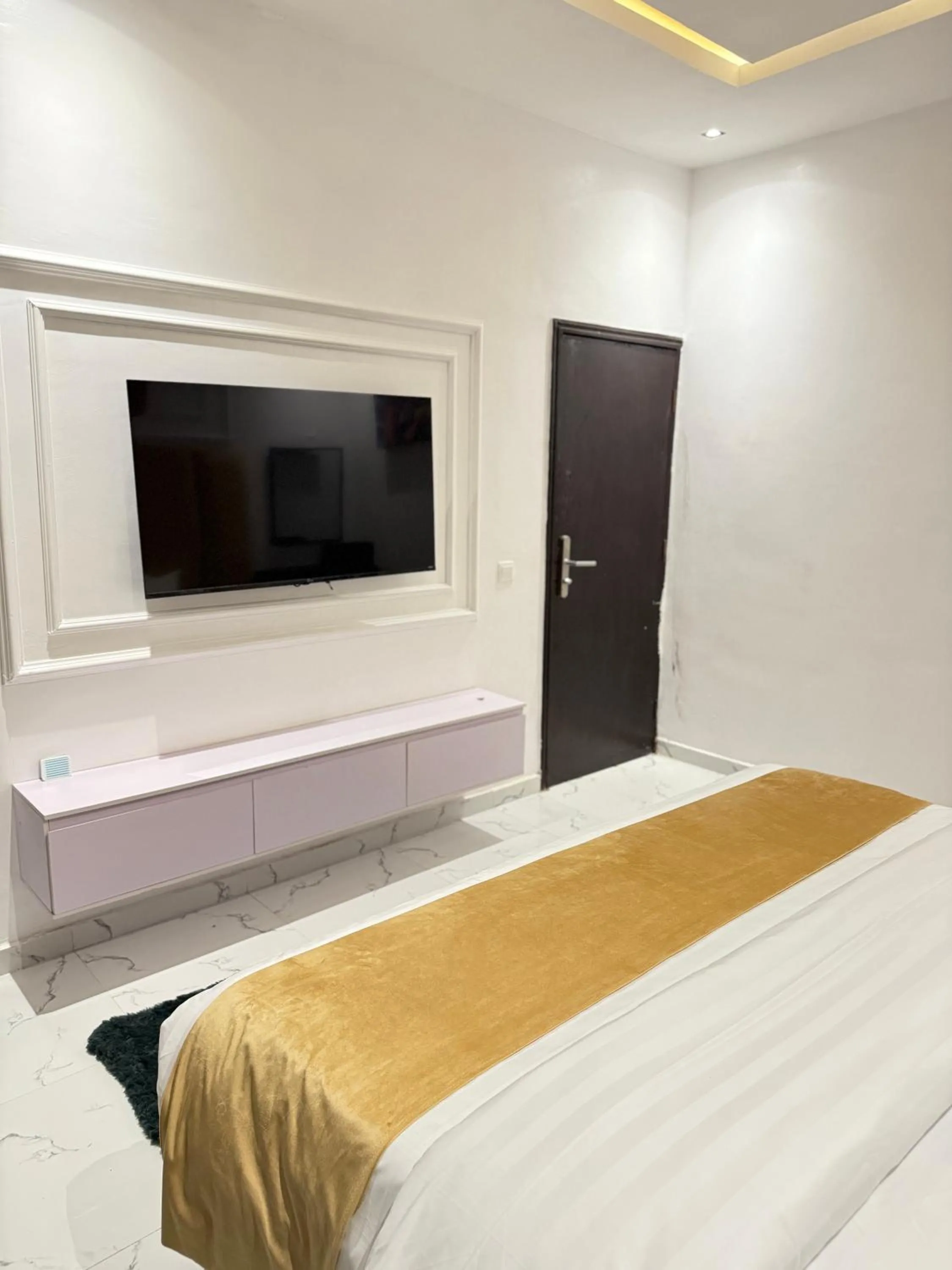 Bed in Amazon Msquare