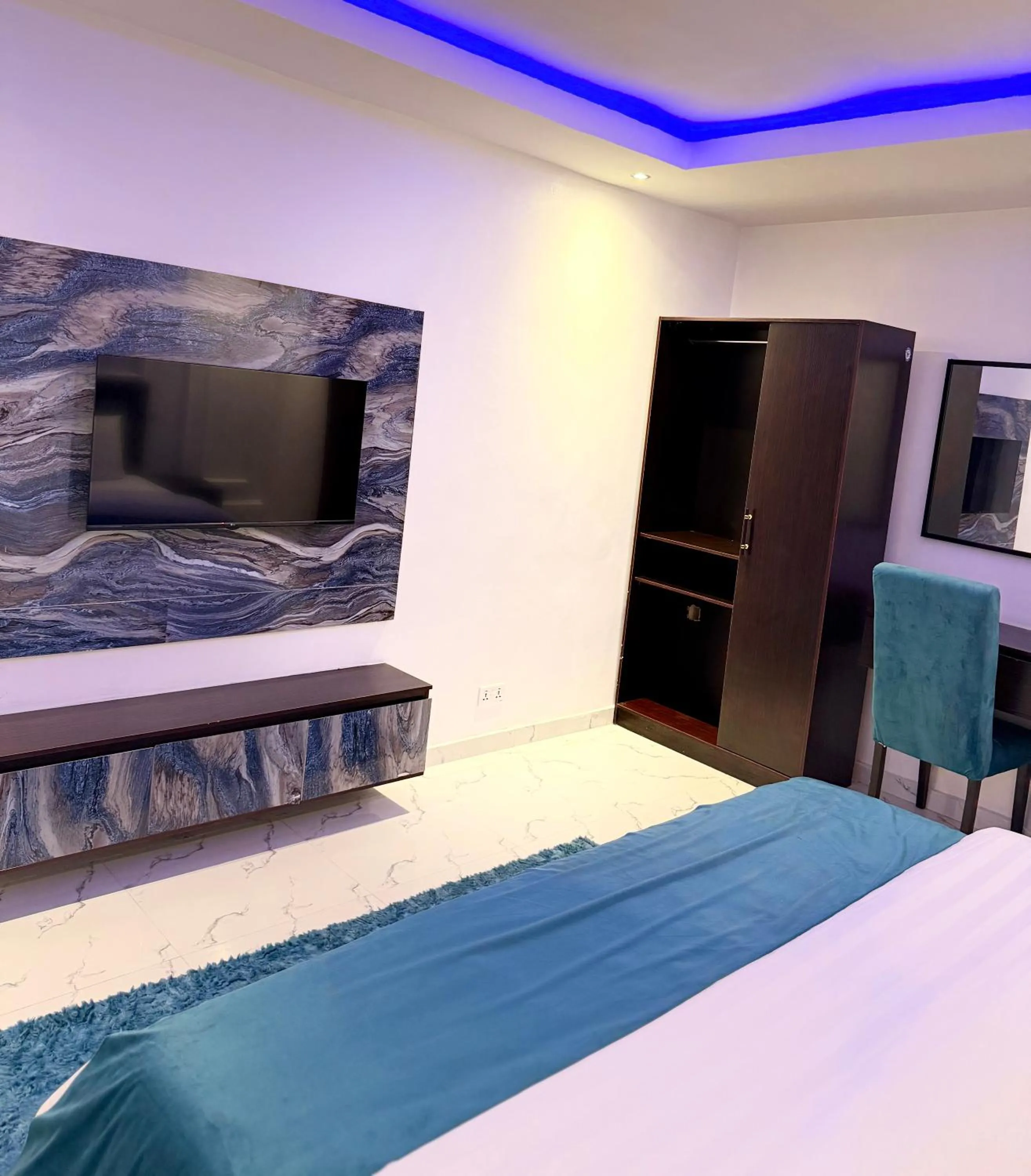 Bed in Amazon Msquare