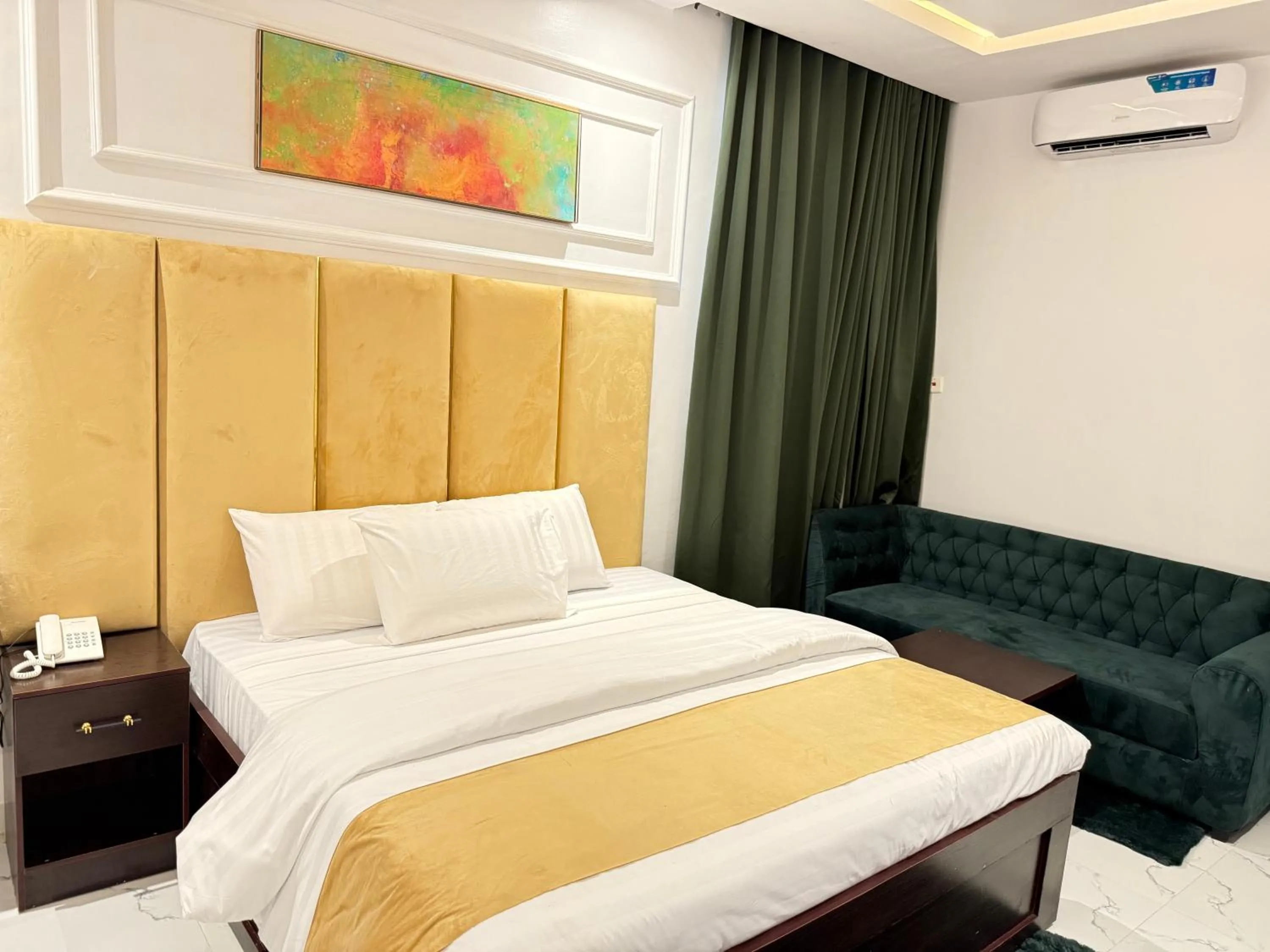 Bed in Amazon Msquare
