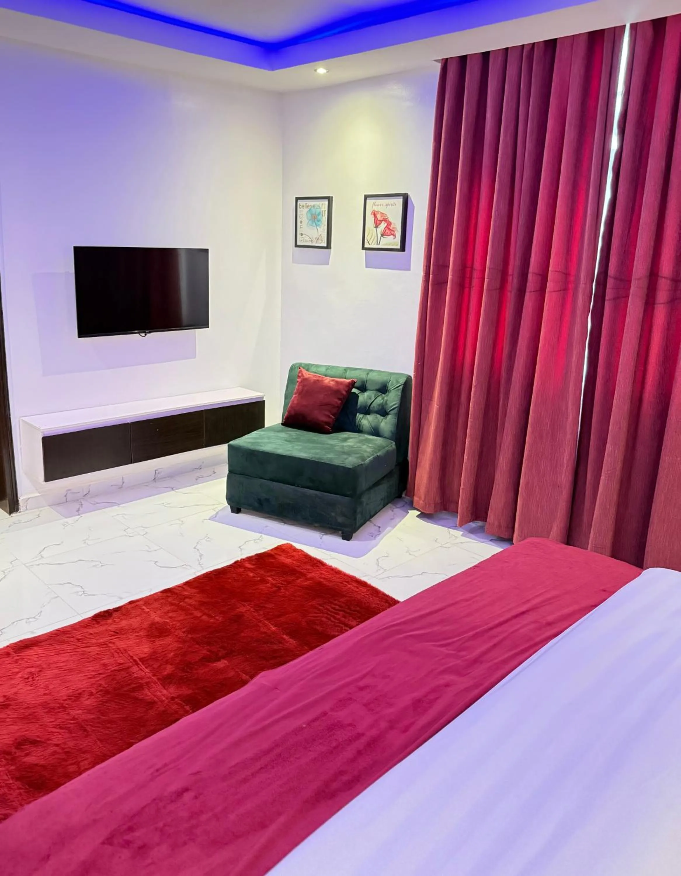 Bed in Amazon Msquare