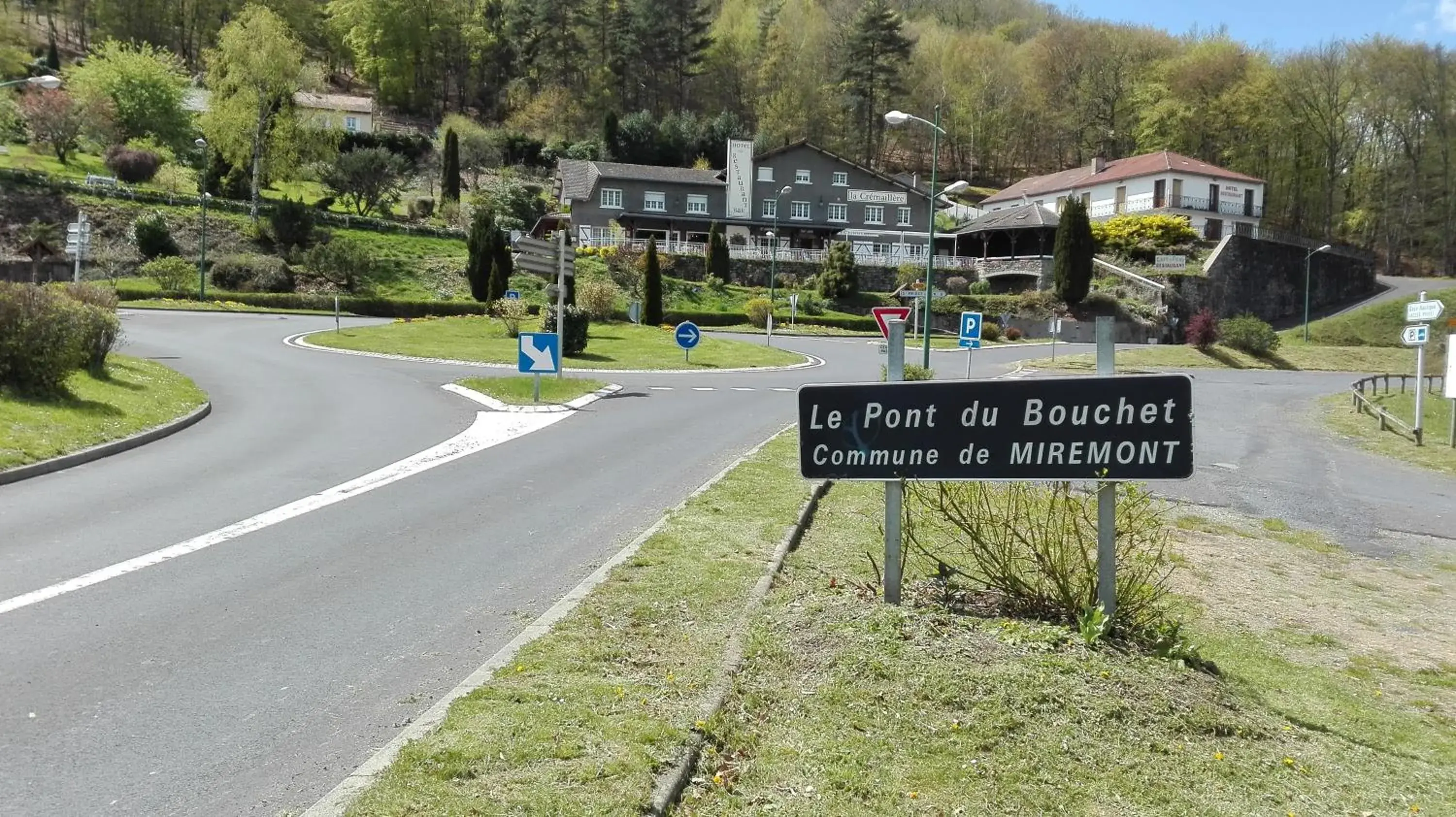 Street view in La Cremaillere Street view in La Cremaillere