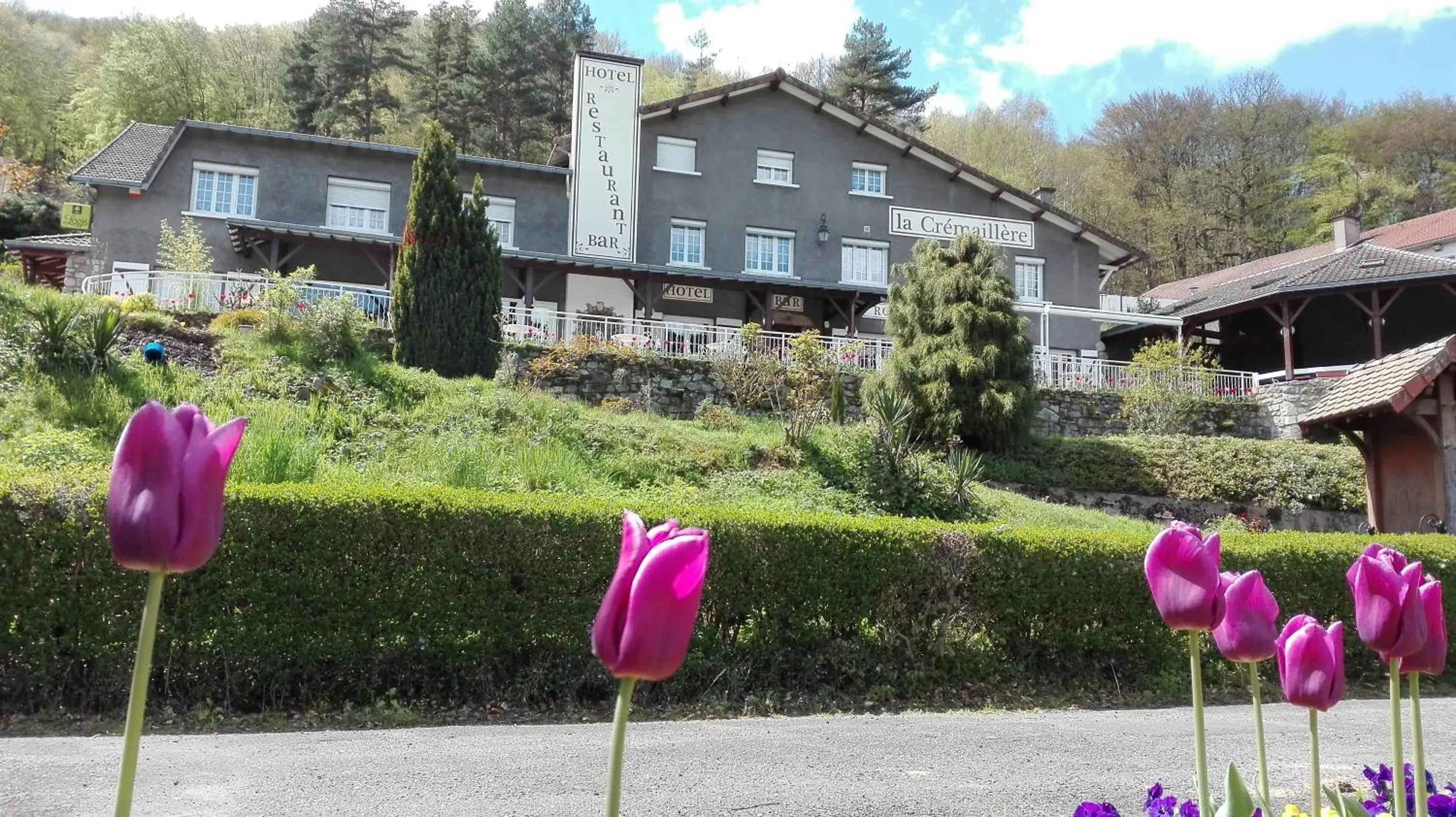 Facade/entrance in La Cremaillere Facade/entrance in La Cremaillere