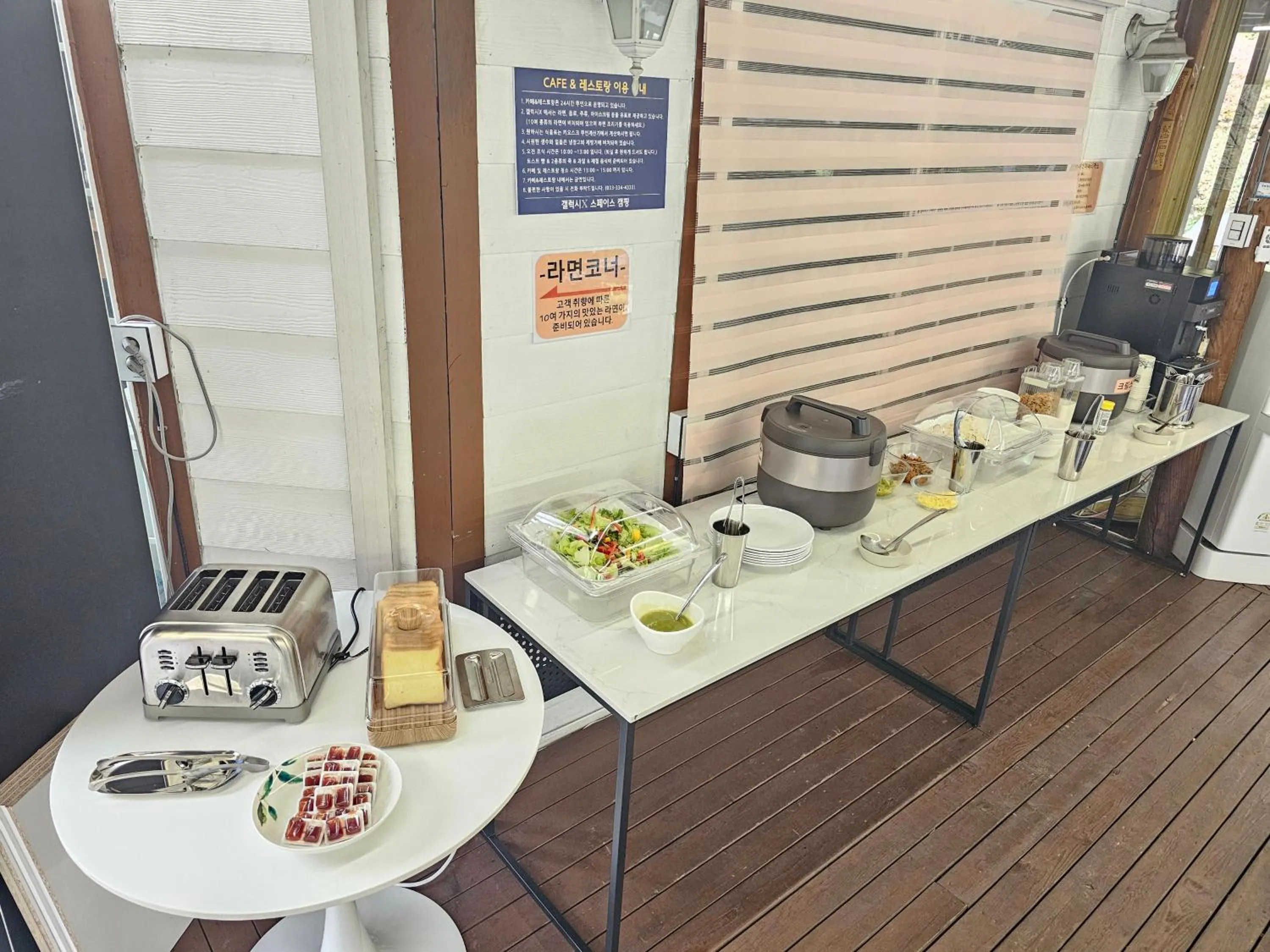 Restaurant/places to eat in Galaxy X Hotel Type Caravan Glamping & Pension