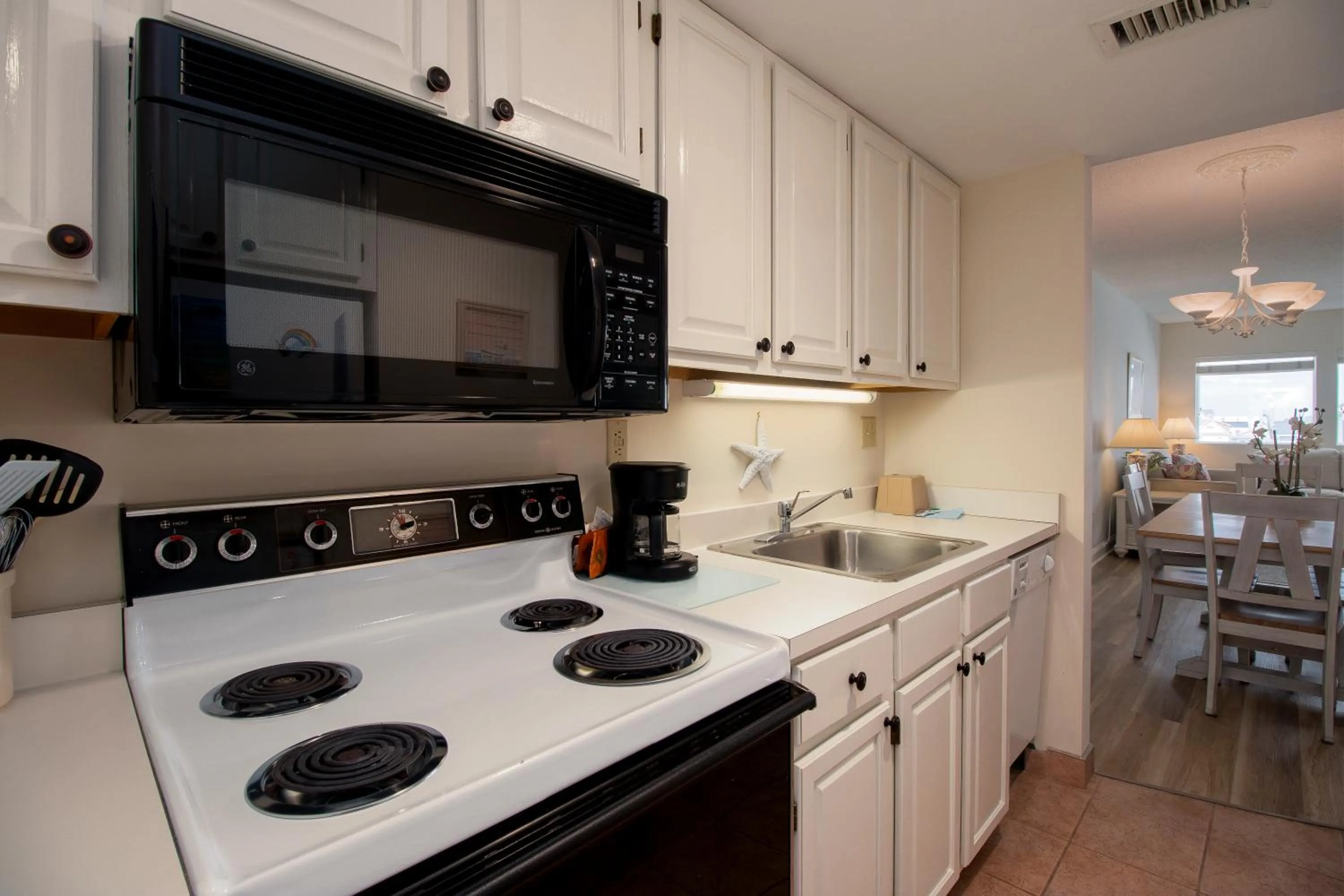 Kitchen or kitchenette in Watson's Regency Suites
