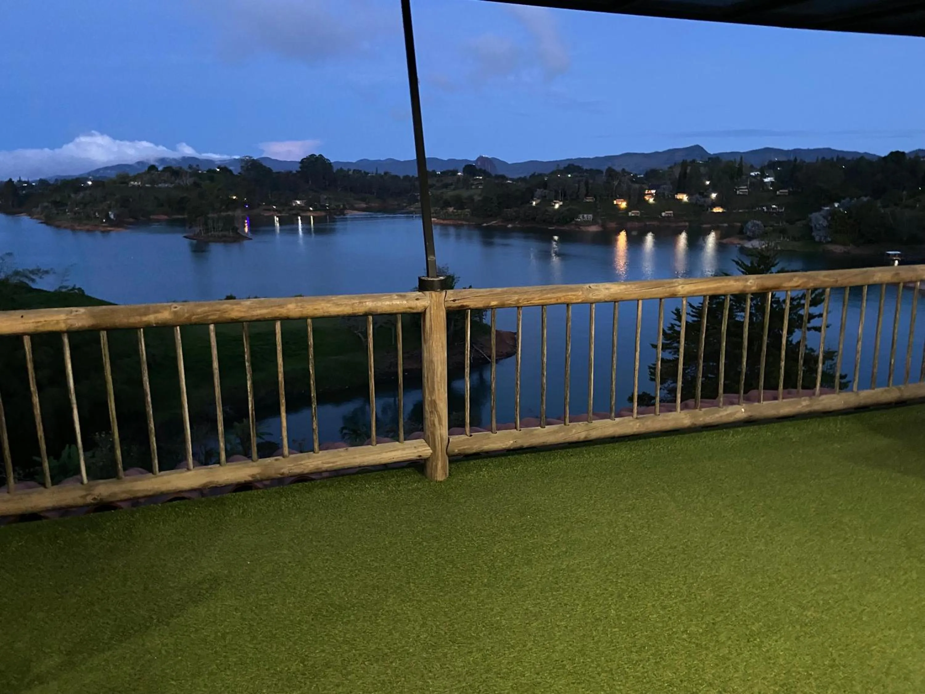 Loge Cabaña peñol-Guatape