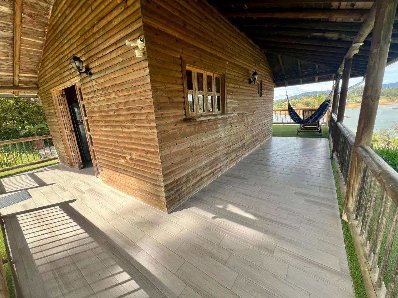Loge Cabaña peñol-Guatape