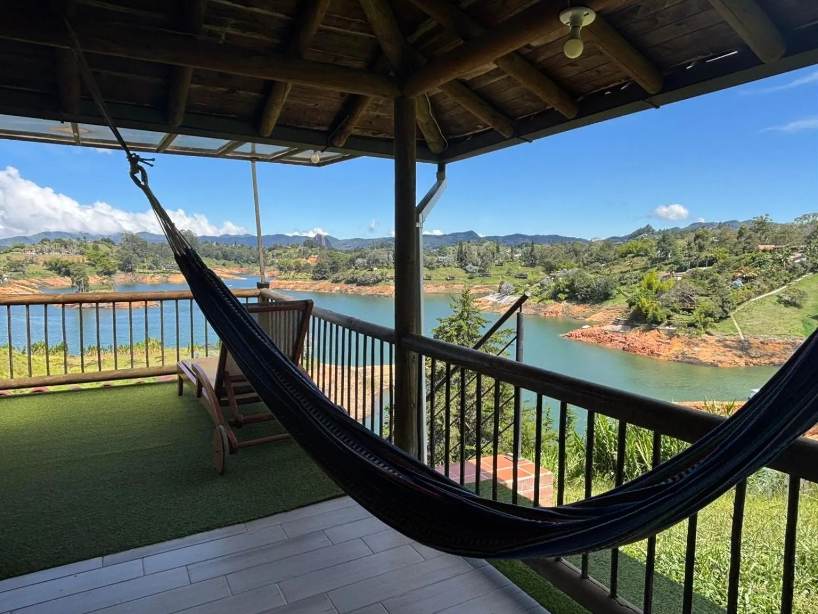 Loge Cabaña peñol-Guatape