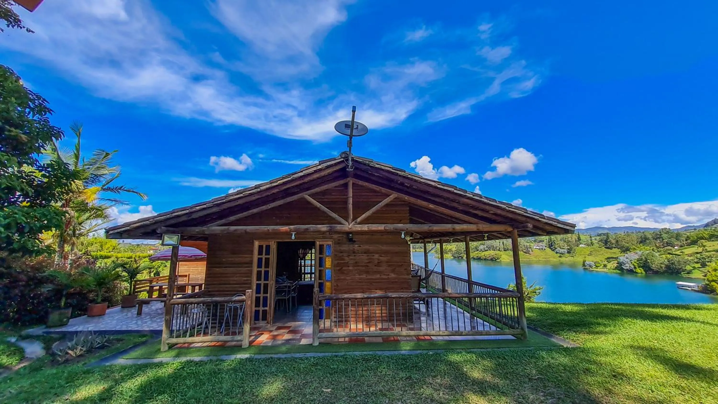 Loge Cabaña peñol-Guatape