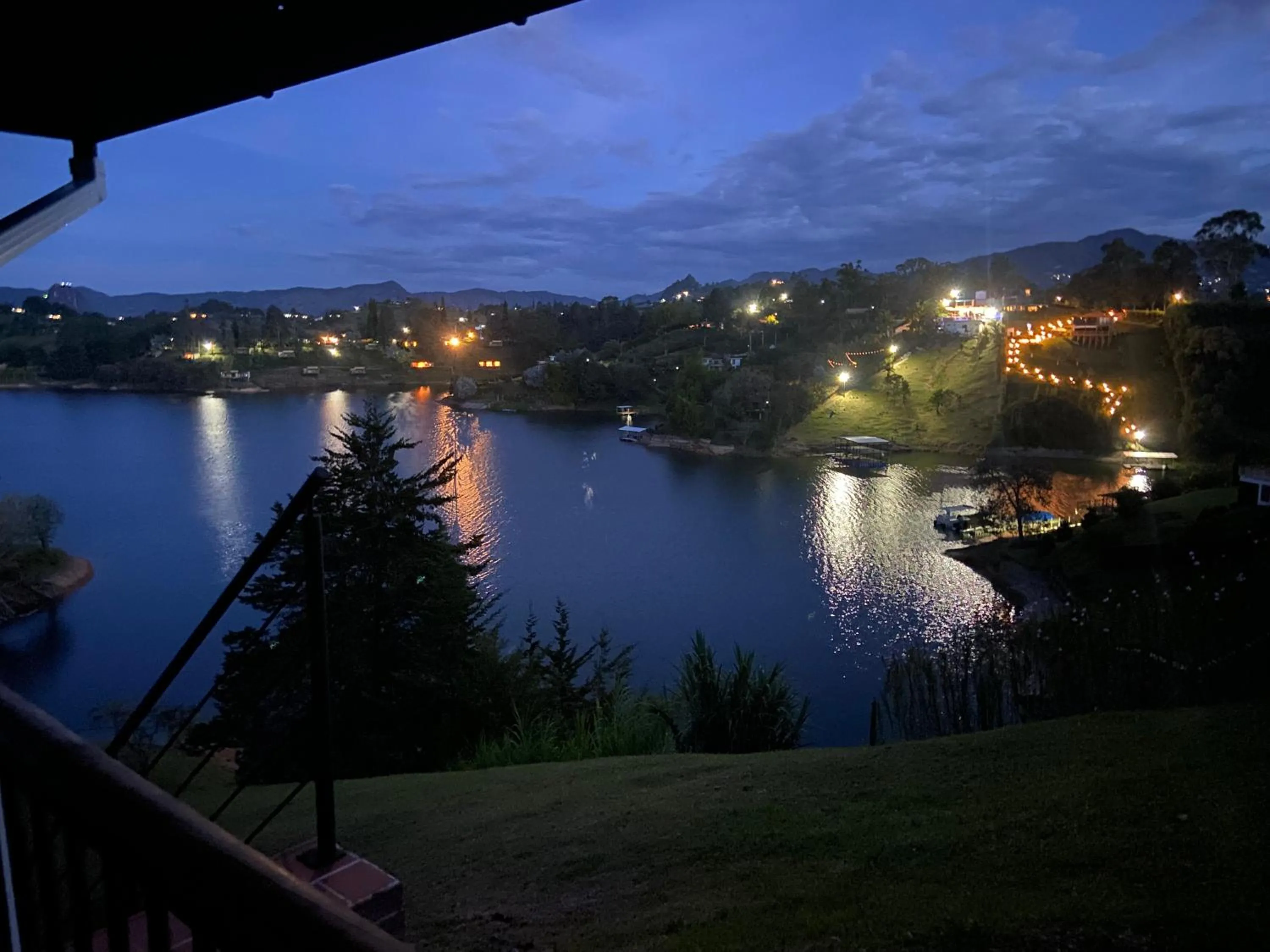 Loge Cabaña peñol-Guatape