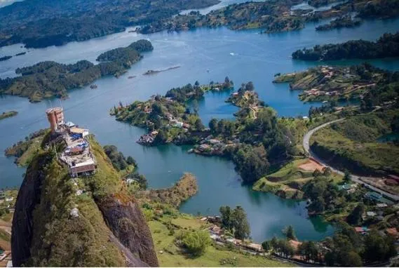 Loge Cabaña peñol-Guatape