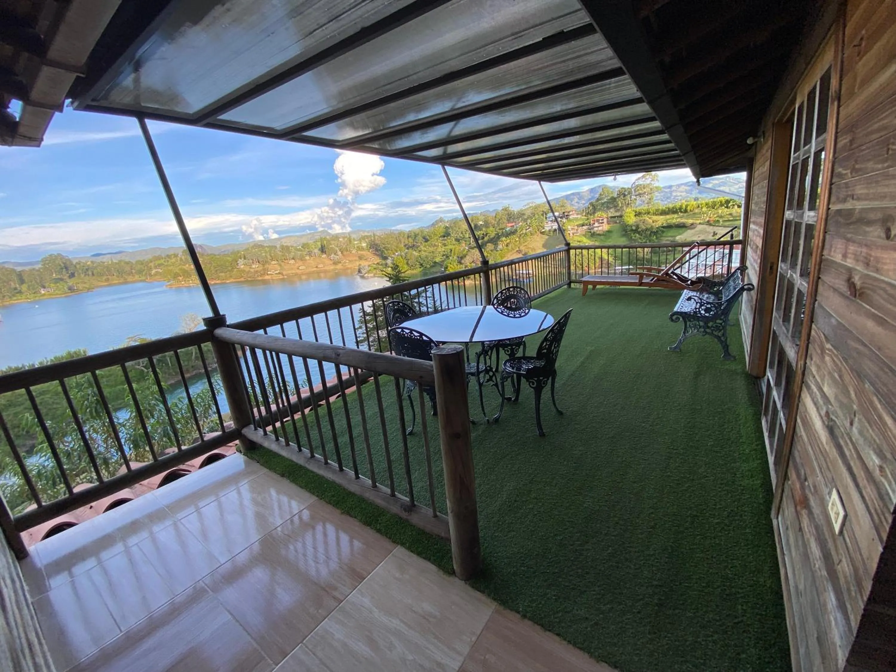 Loge Cabaña peñol-Guatape