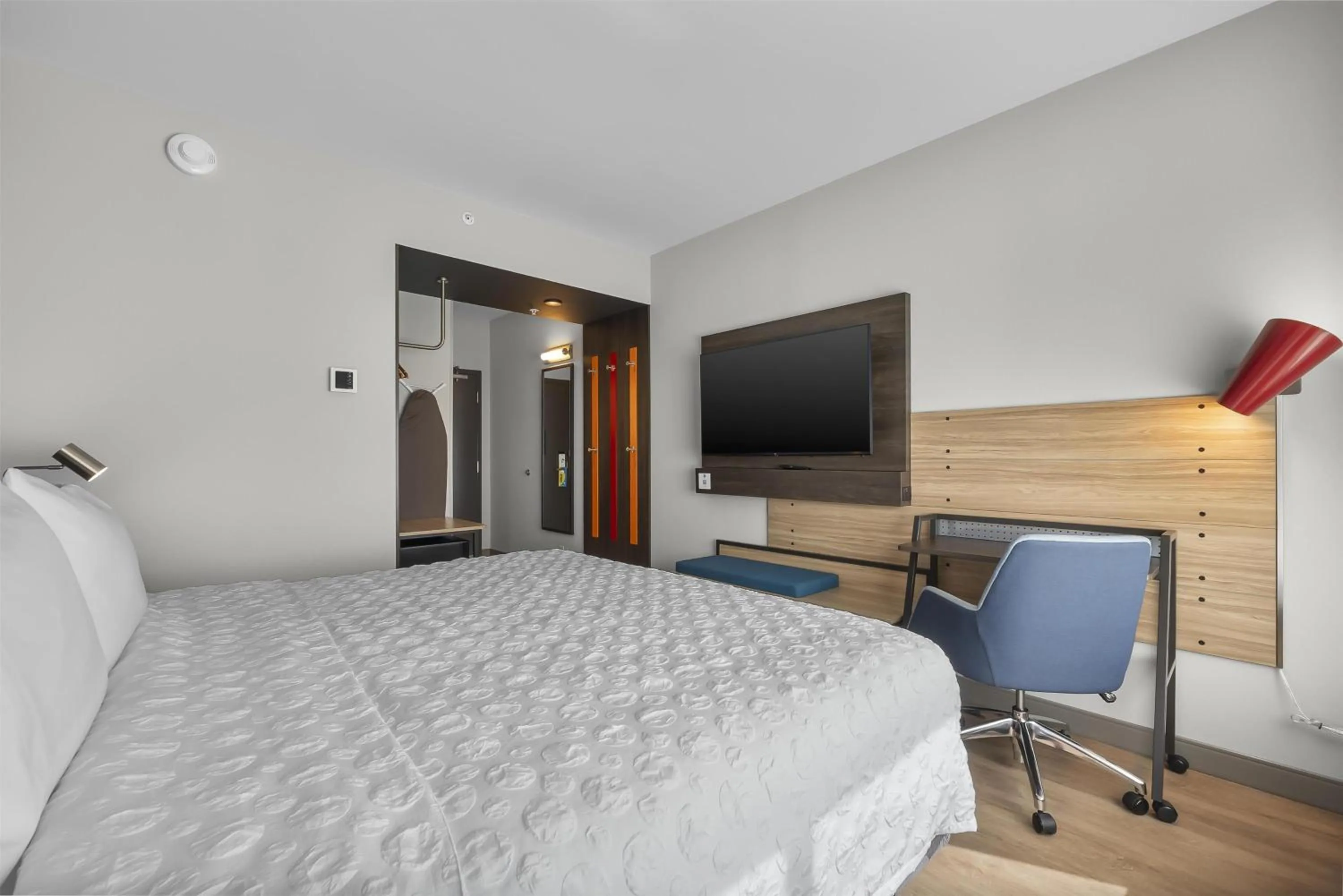 Bedroom, Bed in Tru By Hilton Cape Girardeau