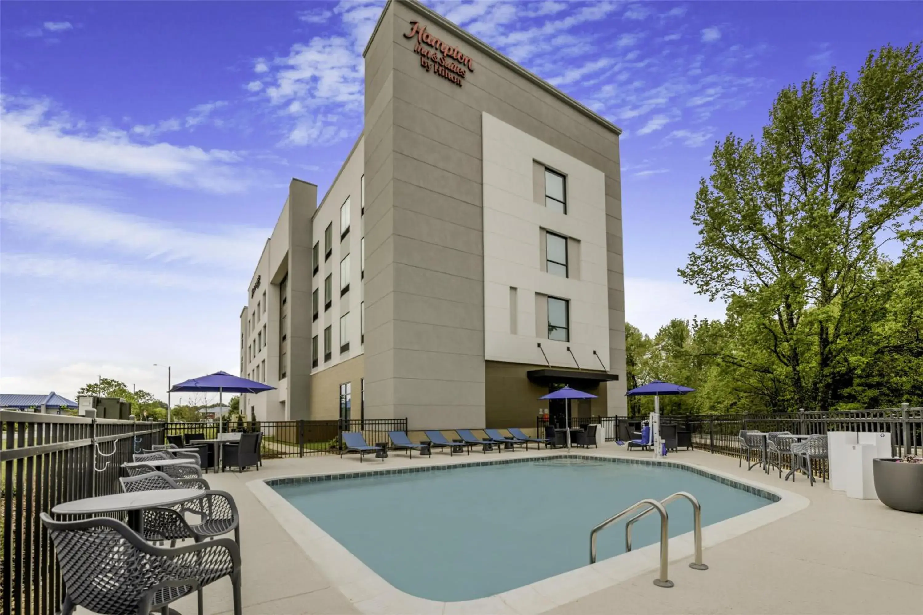 Property building in Hampton Inn & Suites By Hilton Decatur Property building in Hampton Inn & Suites By Hilton Decatur