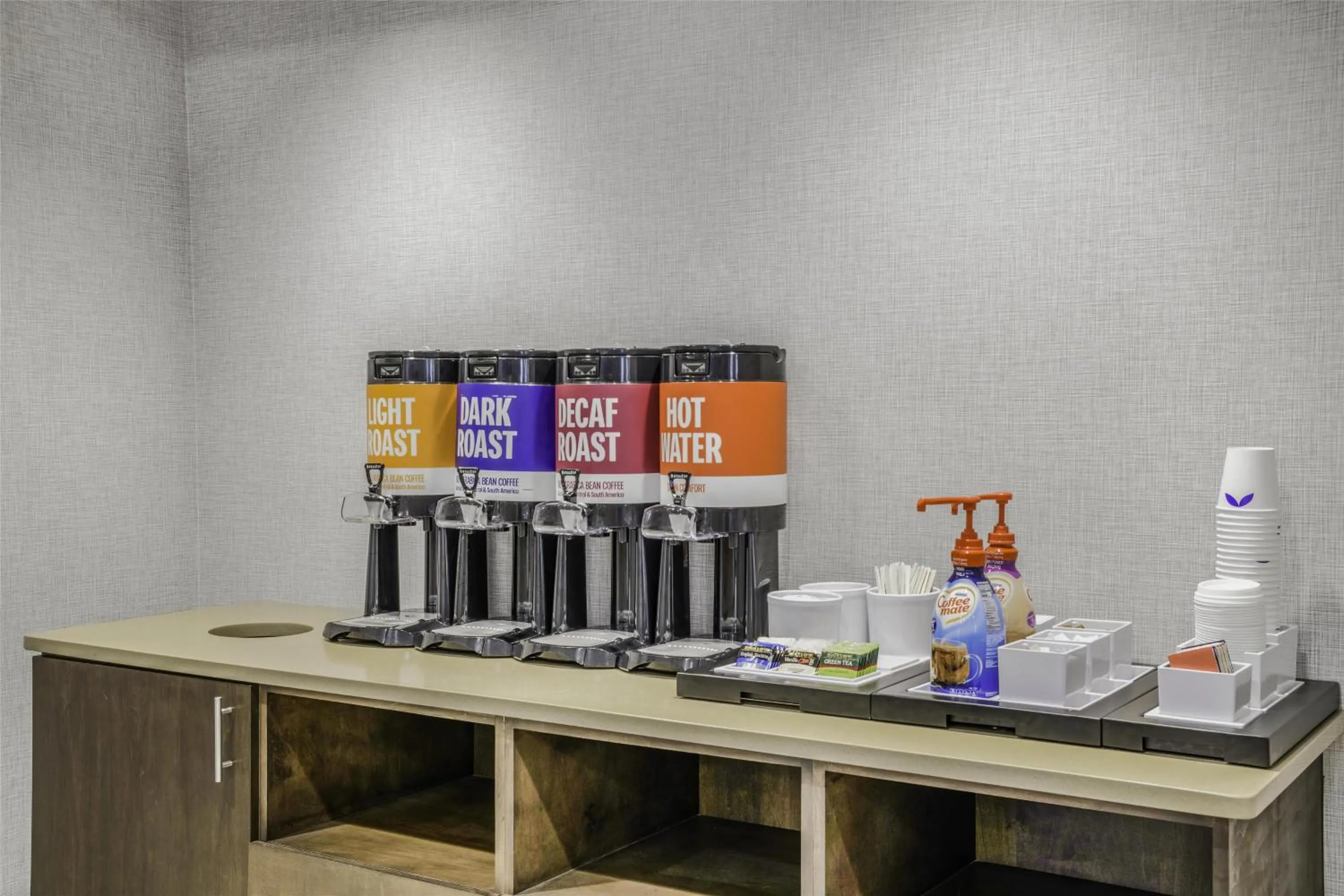 Dining area in Hampton Inn & Suites By Hilton Decatur