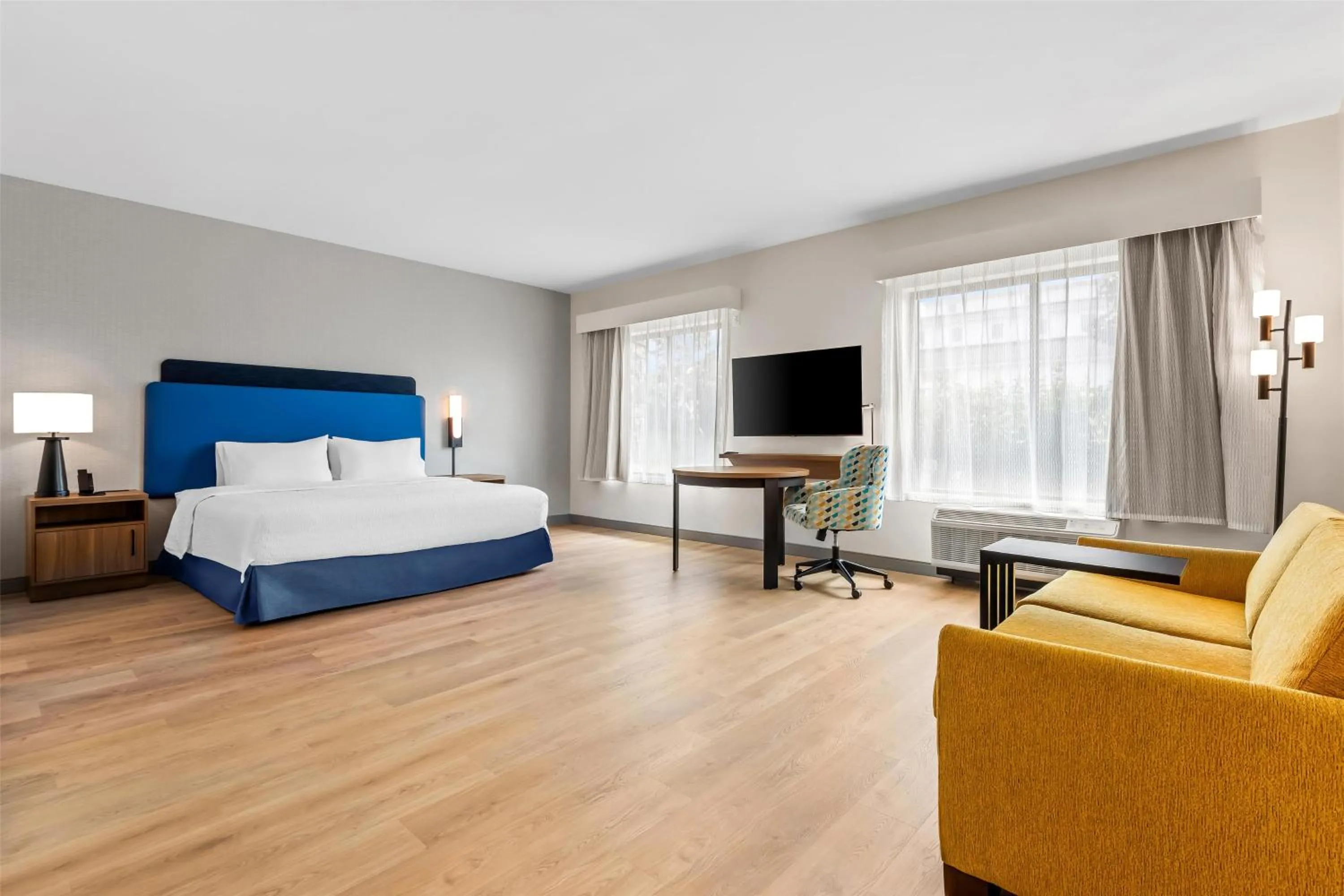 Bedroom, Bed in Hampton Inn & Suites Intercourse, Pa