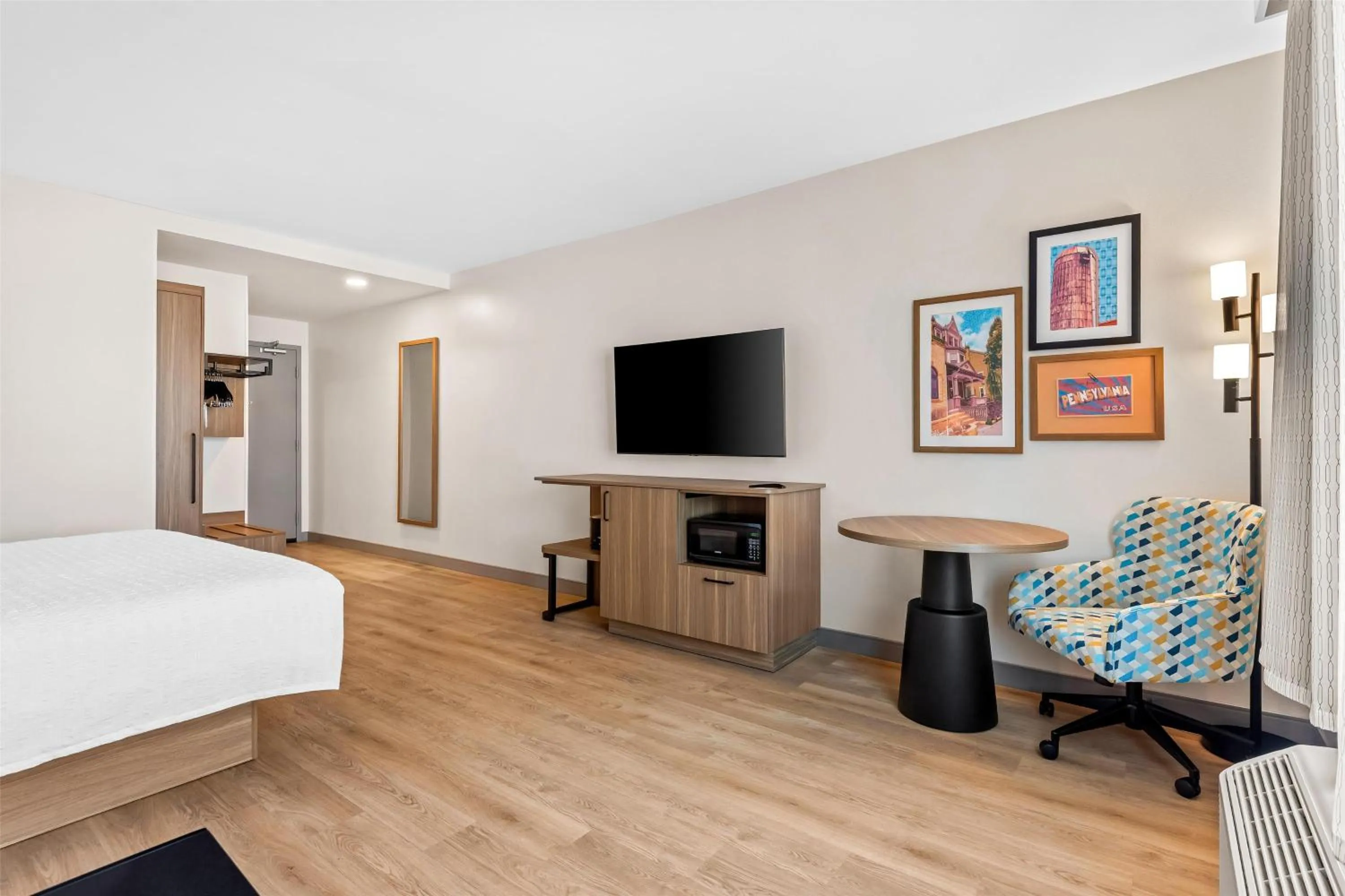 Bedroom, Bed in Hampton Inn & Suites Intercourse, Pa