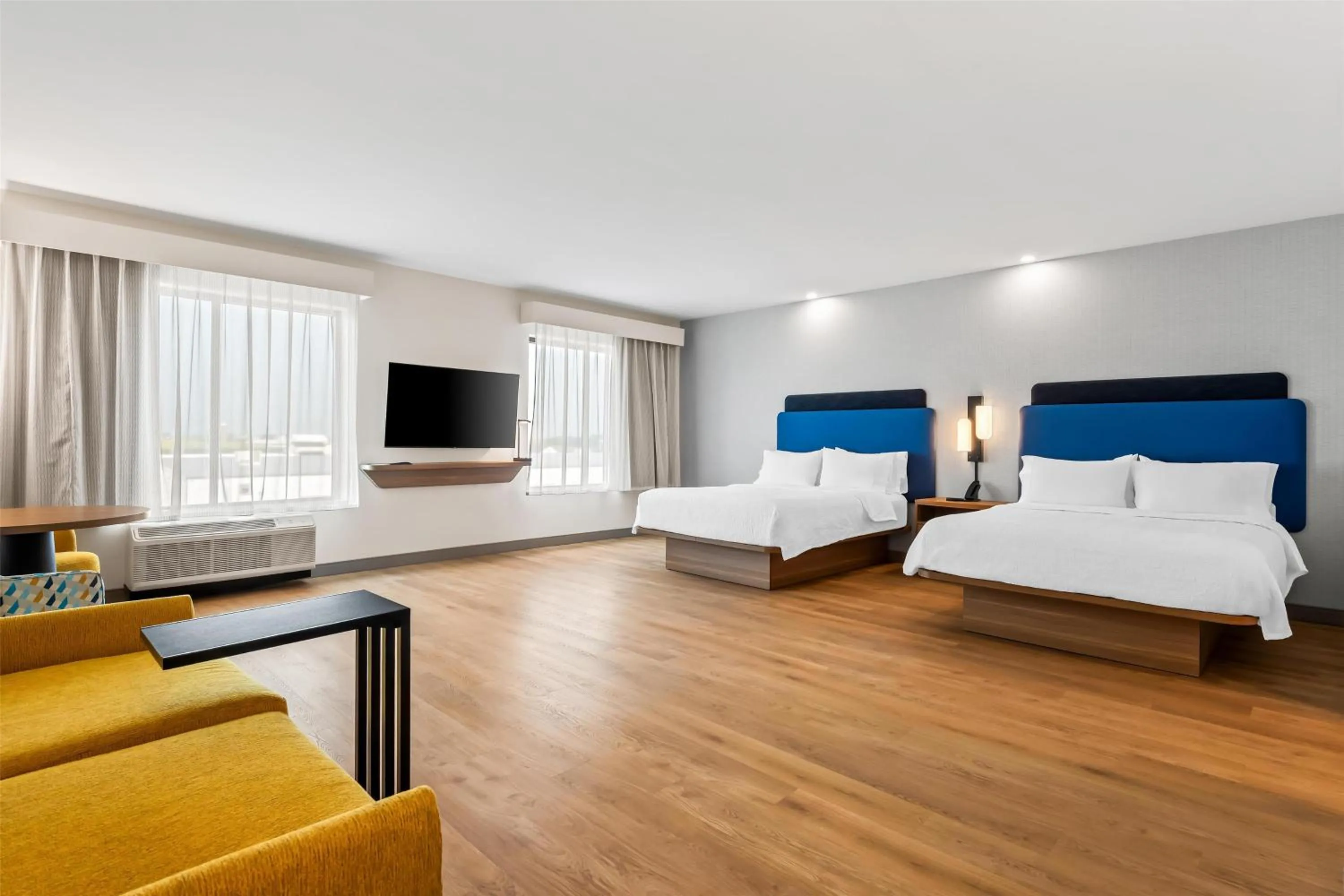 Bed in Hampton Inn & Suites Intercourse, Pa