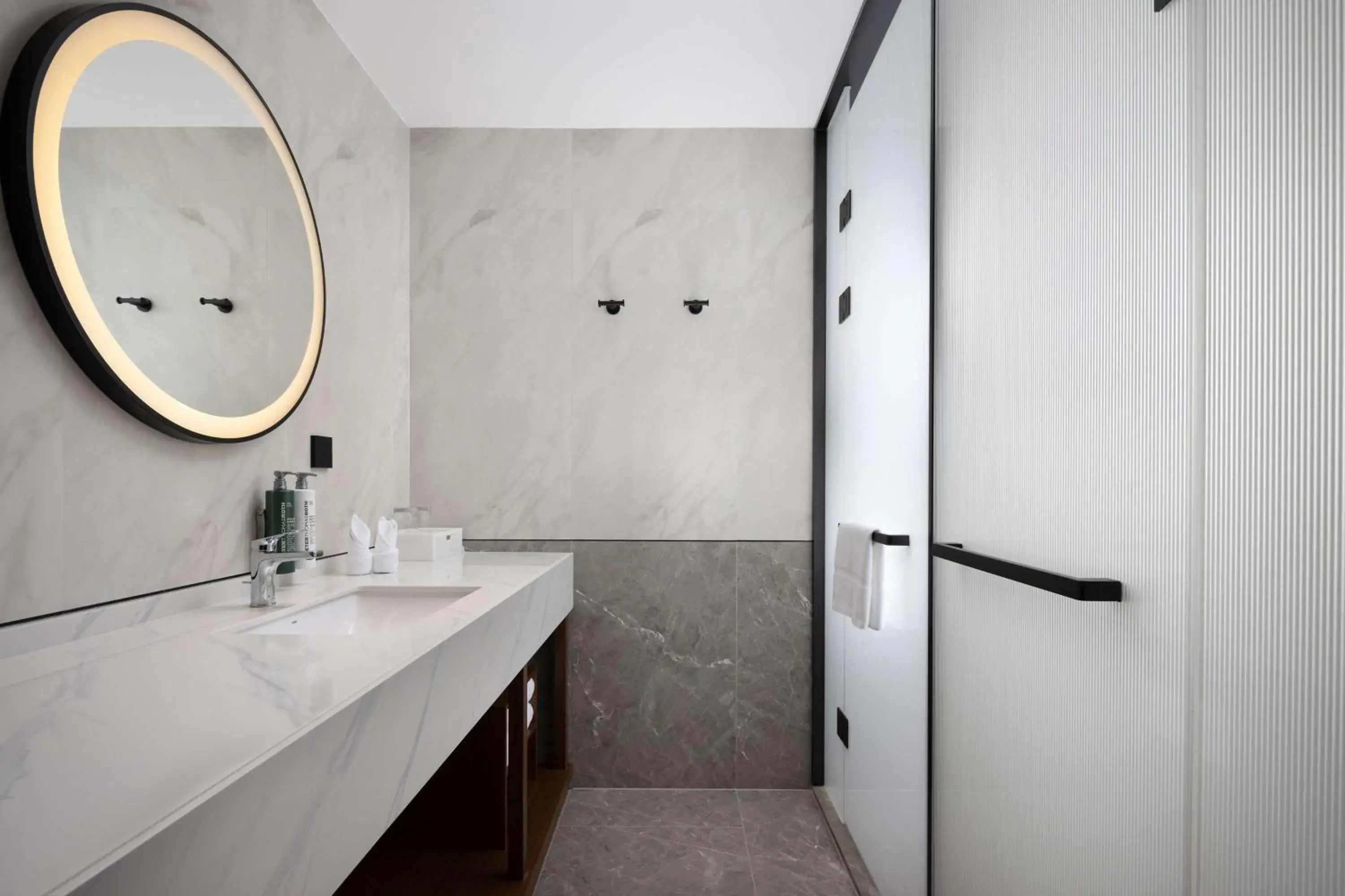 Bathroom in Hilton Garden Inn Shanwei Haibin Boulevard Bathroom in Hilton Garden Inn Shanwei Haibin Boulevard