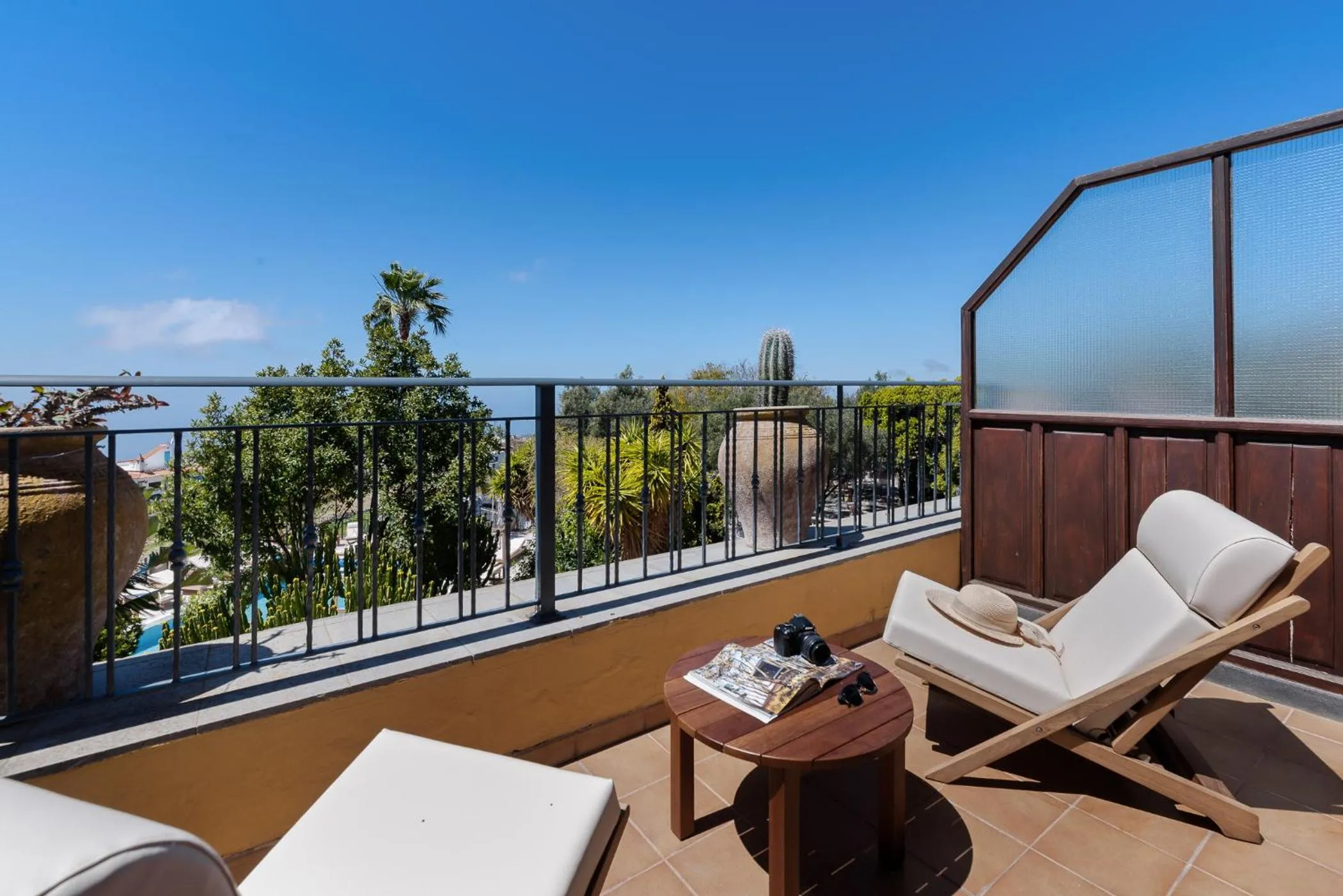 Master Suite with Balcony and Sea View in KARAT El Nogal Hotel Boutique & Spa ADULTS ONLY