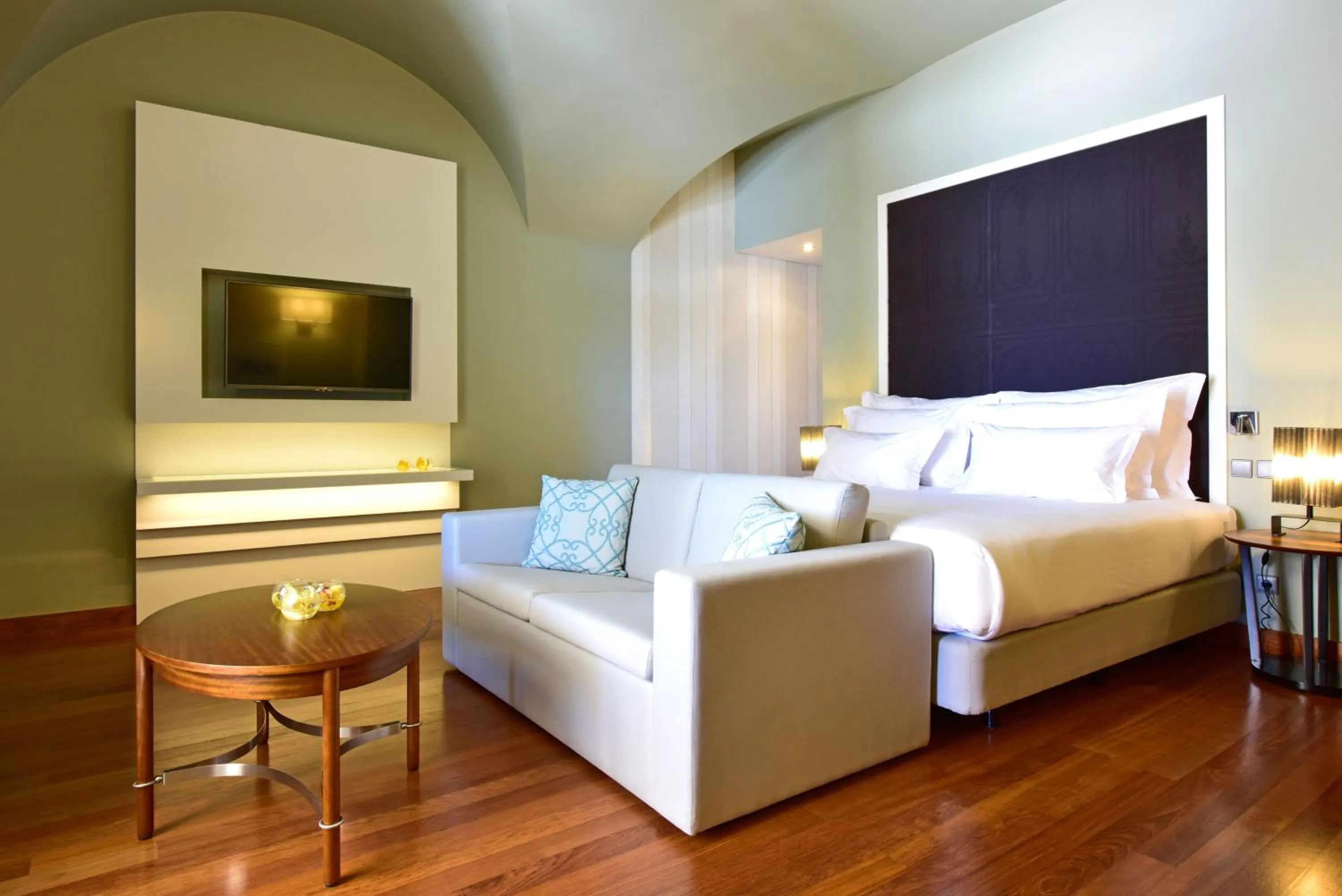 Bed in Pousada de Lisboa - Small Luxury Hotels Of The World