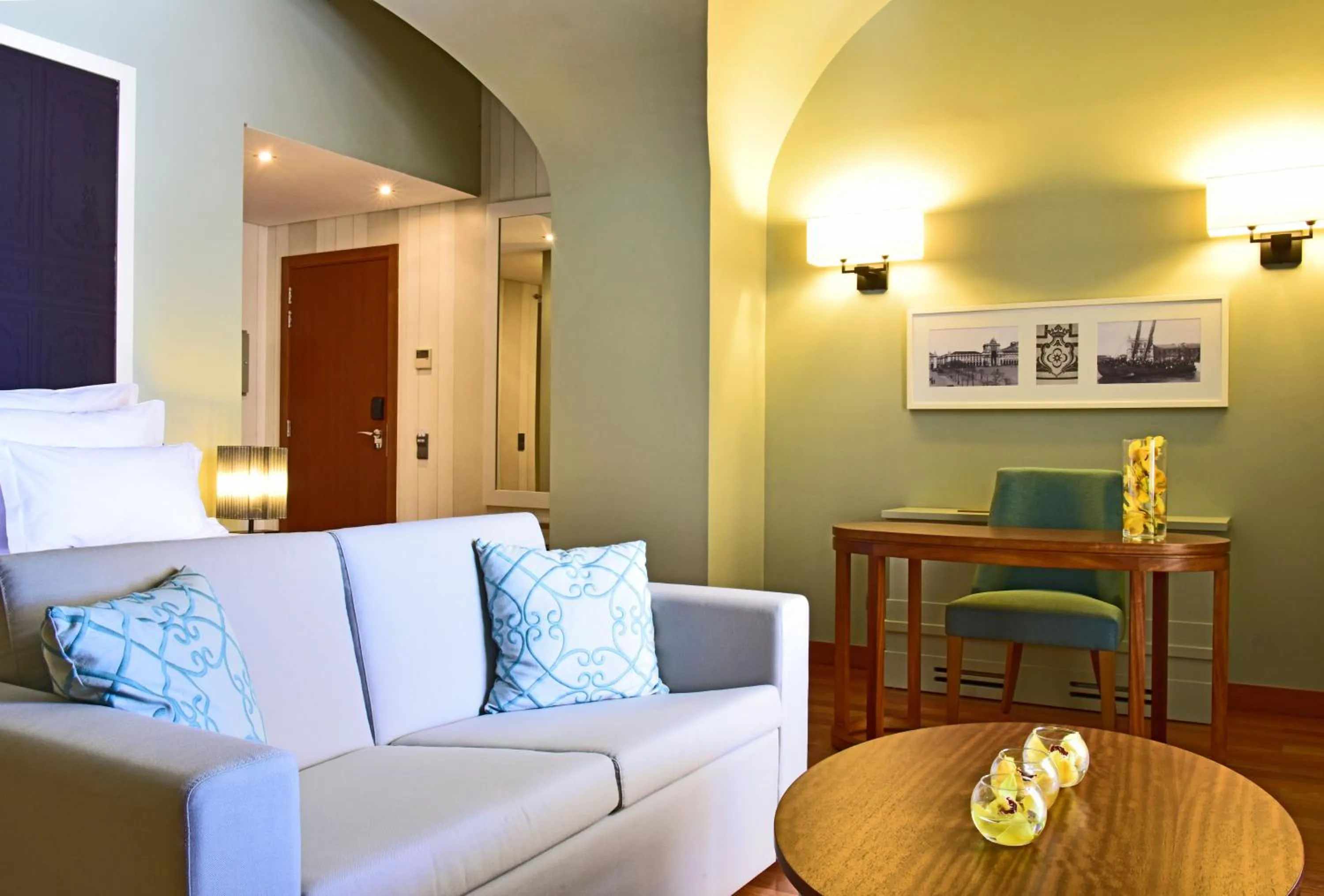 Photo of the whole room in Pousada de Lisboa - Small Luxury Hotels Of The World