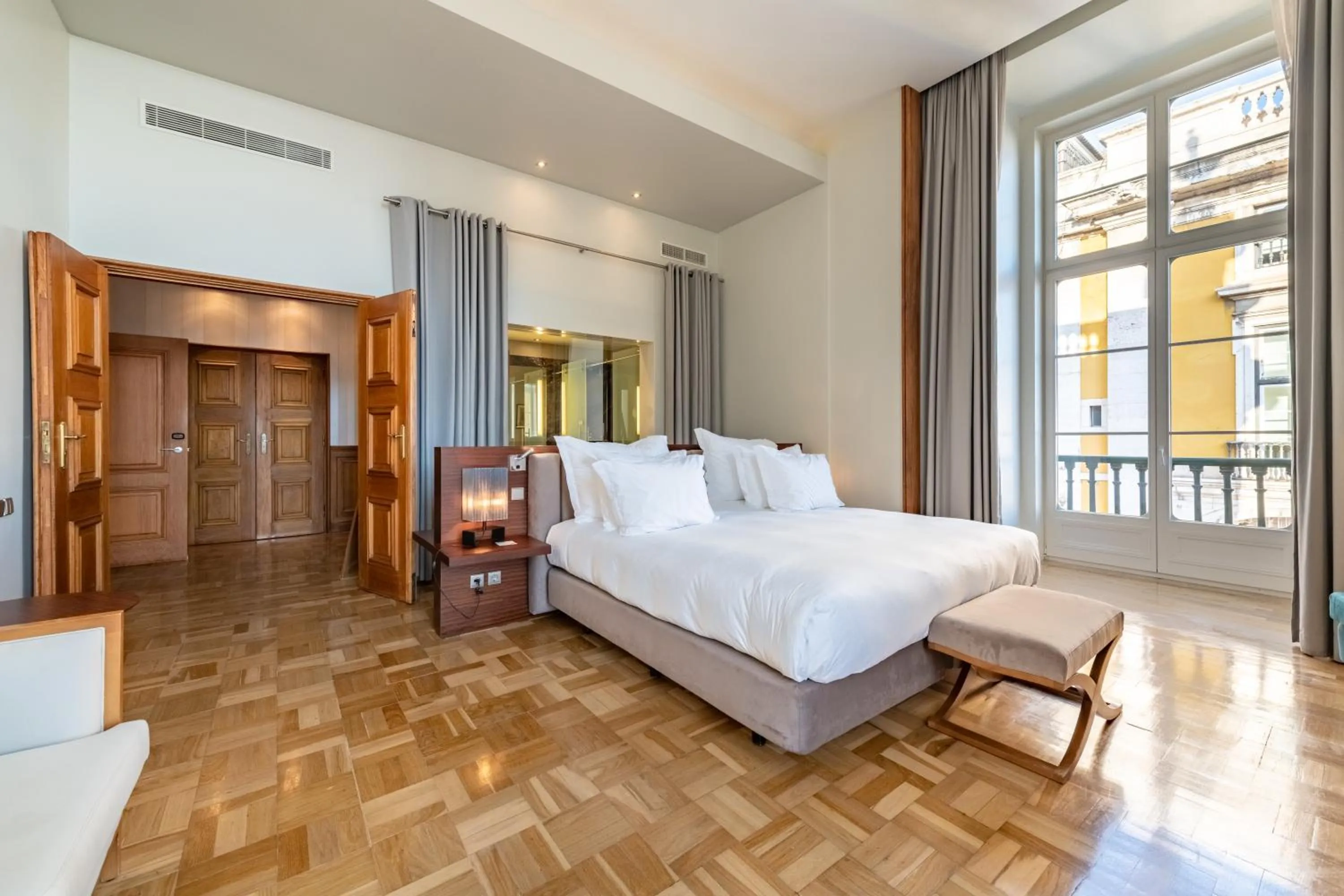 Bed in Pousada de Lisboa - Small Luxury Hotels Of The World