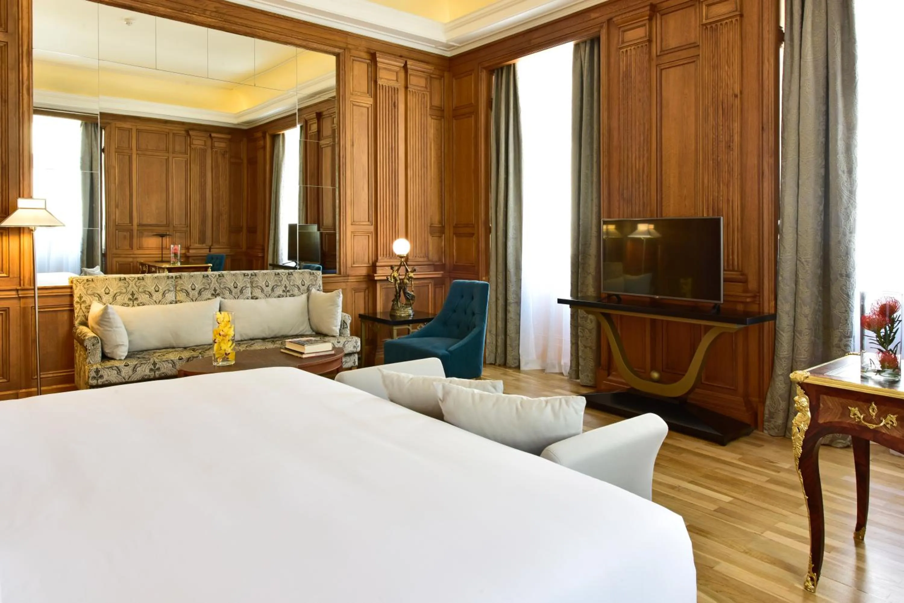 Bed in Pousada de Lisboa - Small Luxury Hotels Of The World