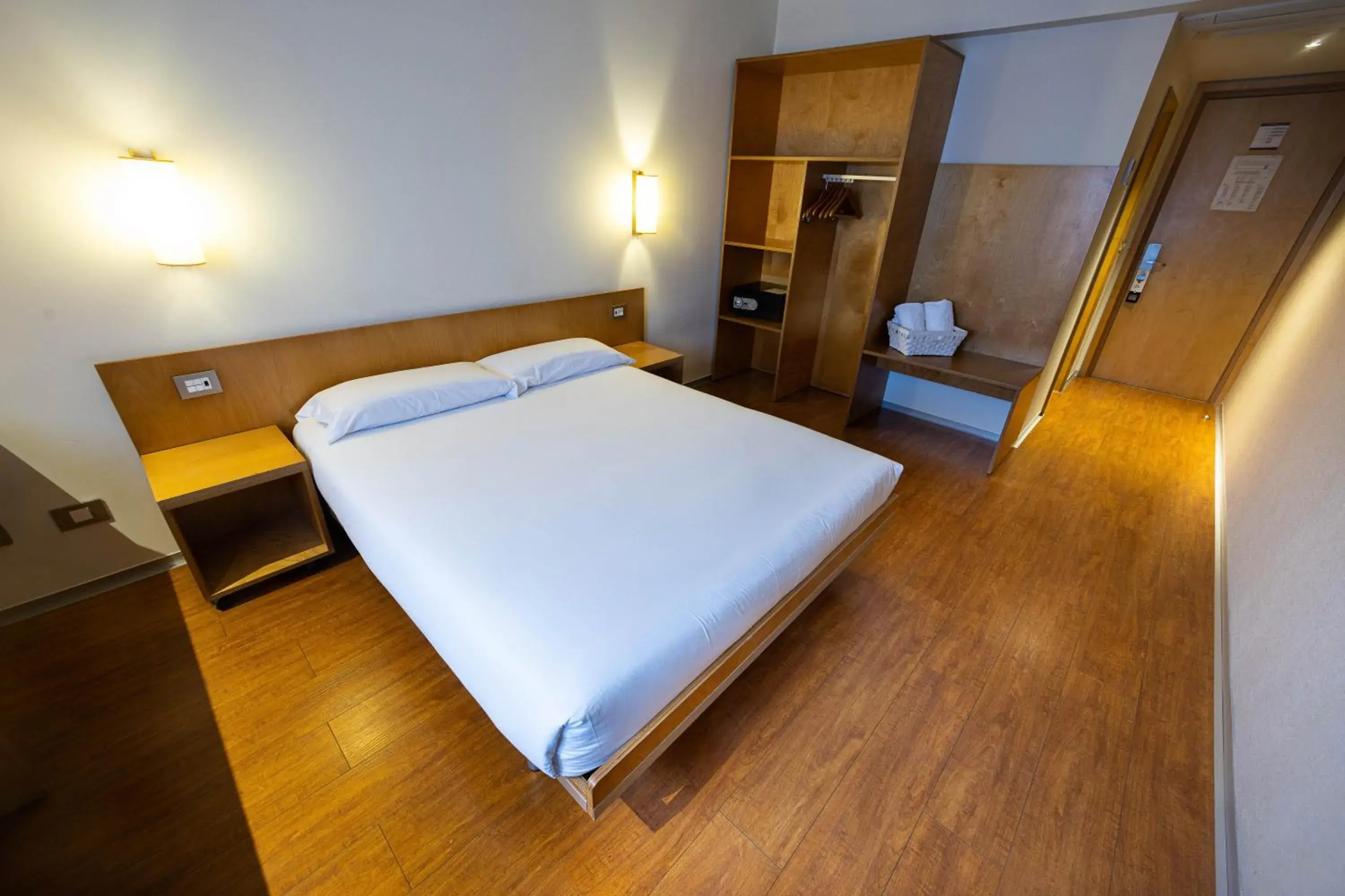 Photo of the whole room, Bed in ETH Irún Photo of the whole room, Bed in ETH Irún